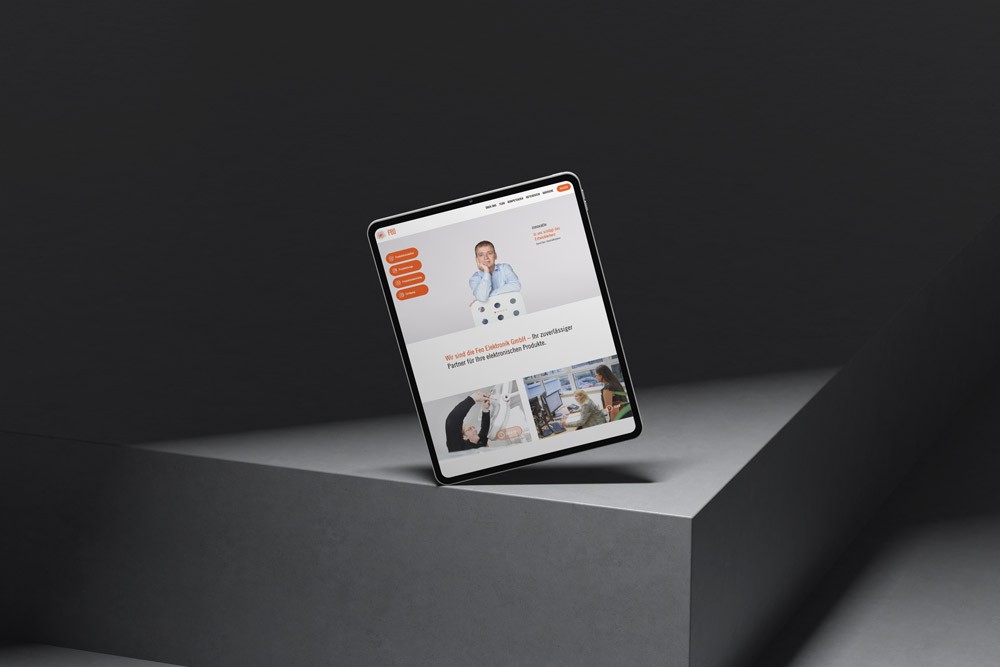 Die Website der feo Elektronik GmbH wird auf einem Tablet dargestellt. Die Startseite zeigt Informationen zu Elektronikentwicklung, Produktdesign und Fertigung in einem modernen, professionellen Layout.