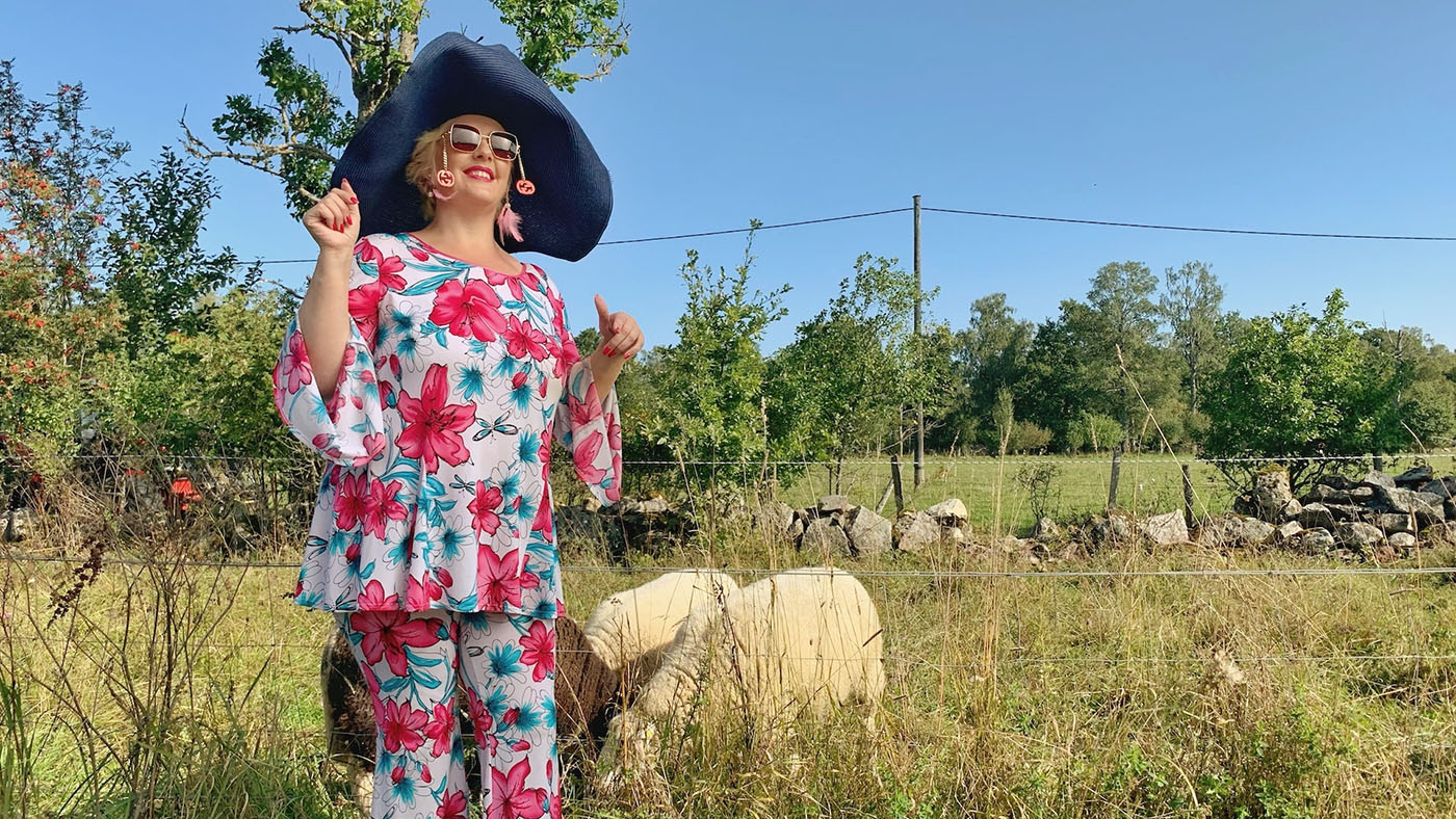Kaire Vilgats in Suvitajad (The vacationers) is playing a spoilt city lady who came to the countryside to get rest