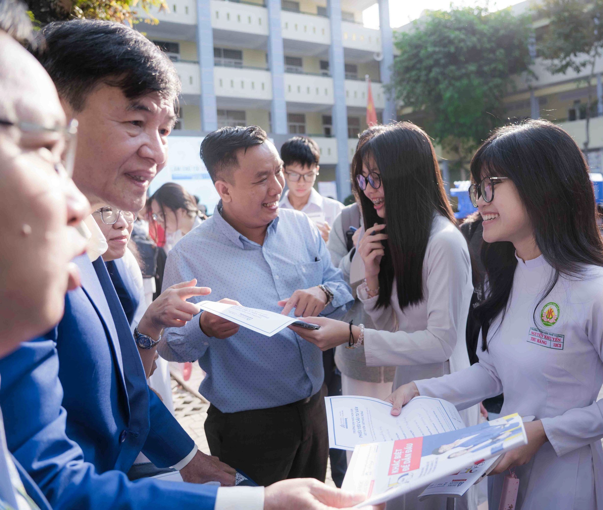 Học bổng Doanh nghiệp HSU 2026: Giảm 15% học phí toàn khóa