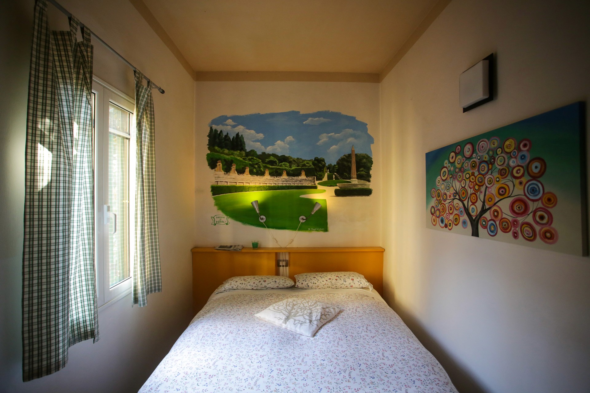 Immagine della camera da letto al piano di sotto