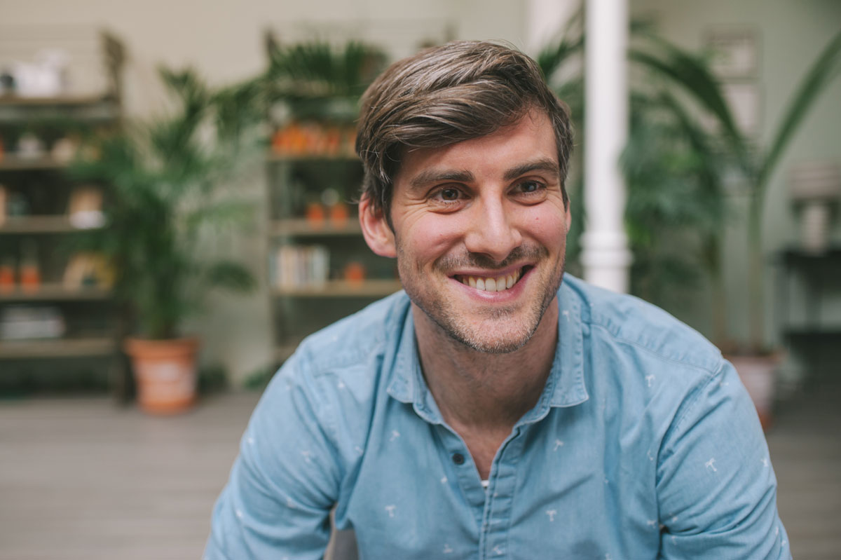woman wearing black long-sleeved top