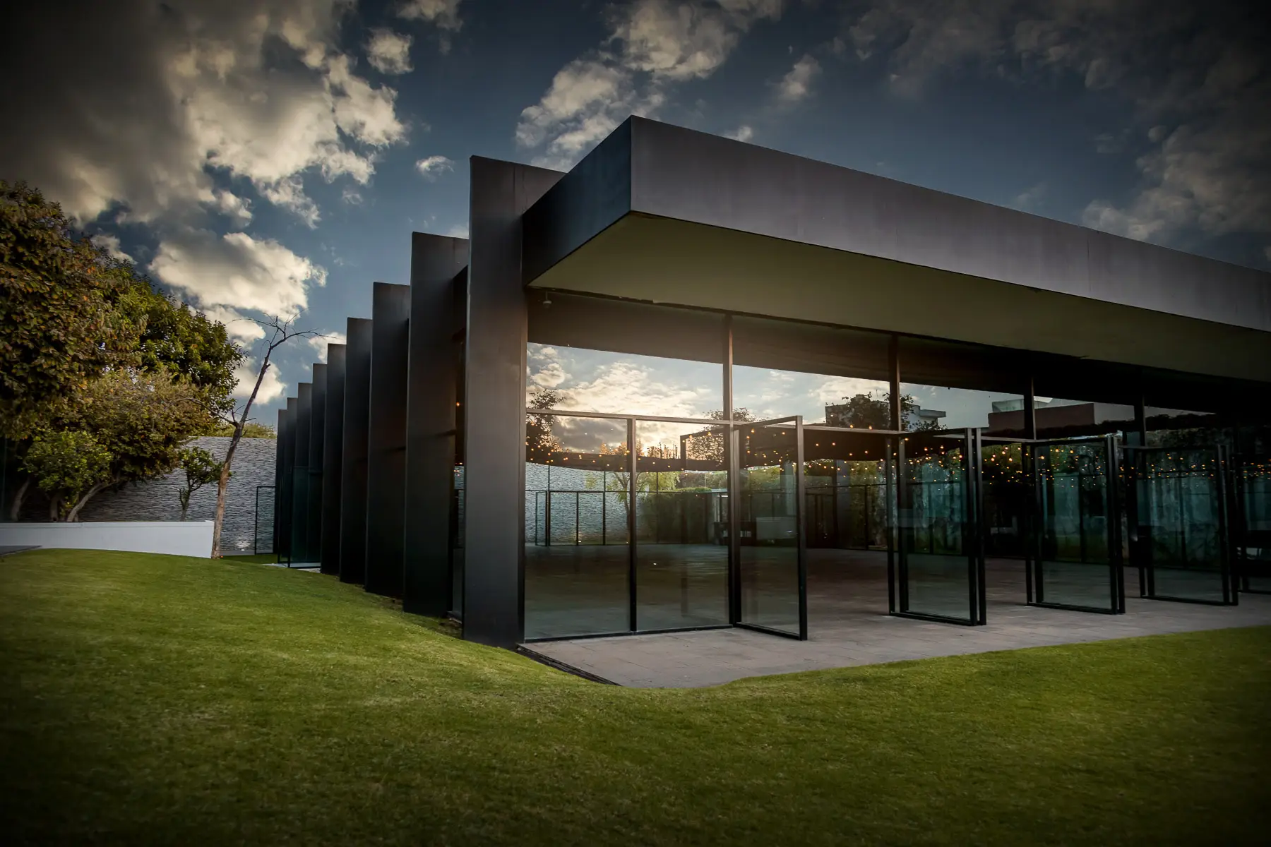 Salón con jardín
