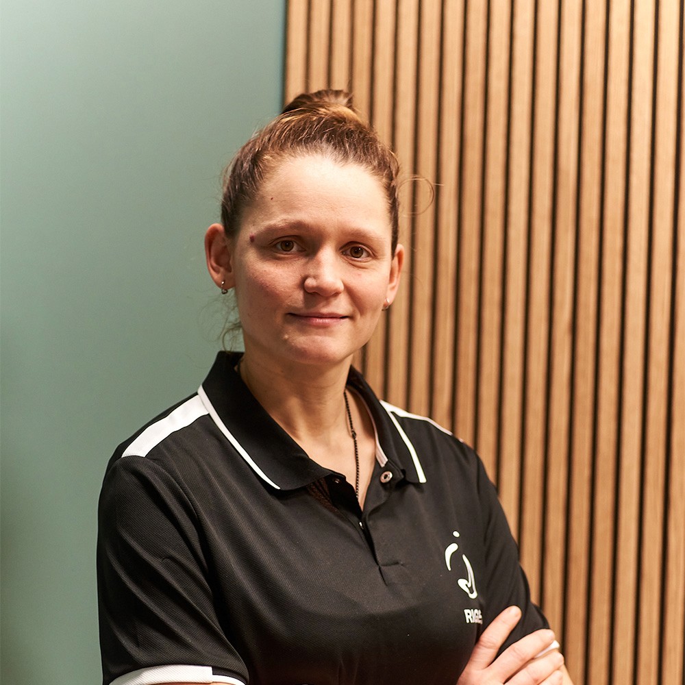 woman in black scoop neck shirt