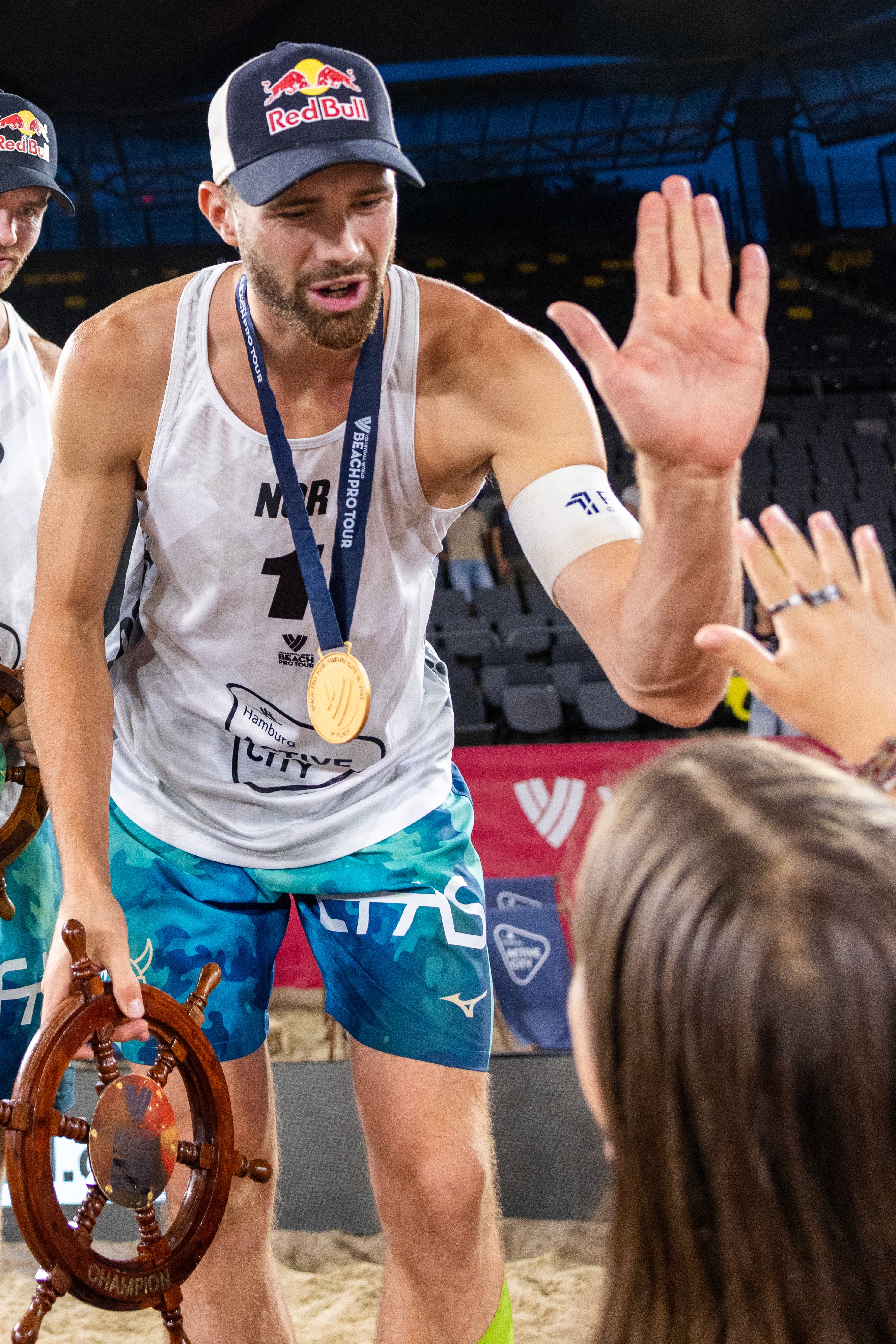 Anders Mol Winning gold medal beach volleyball hamburg