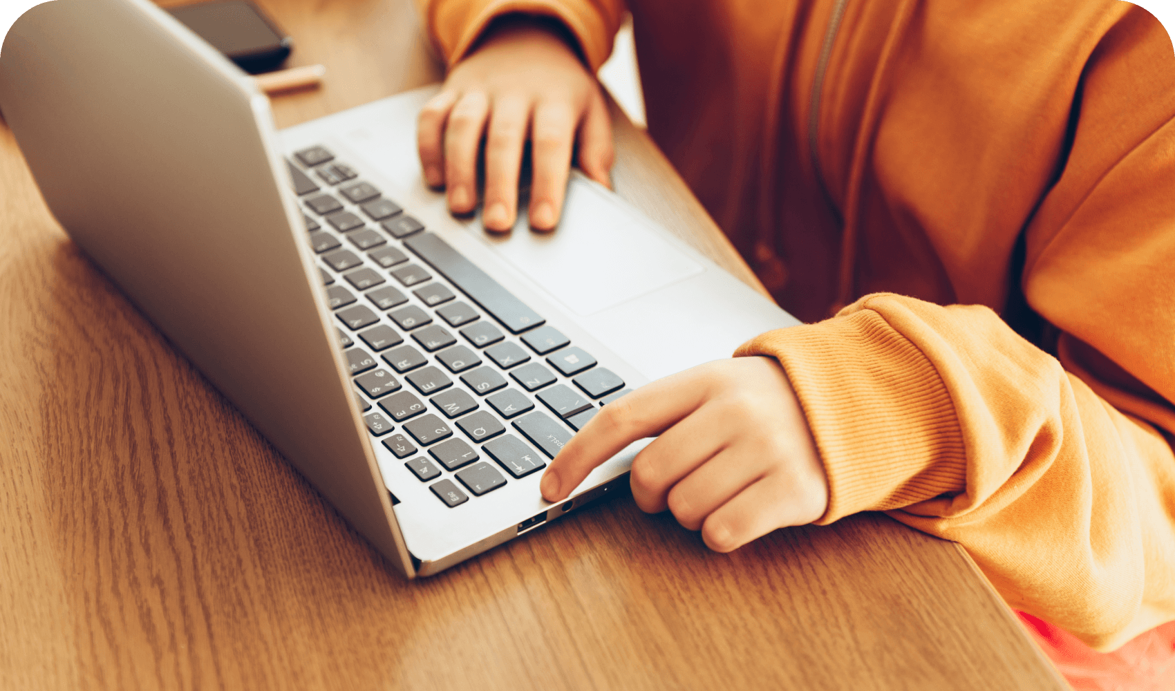 a women using laptop