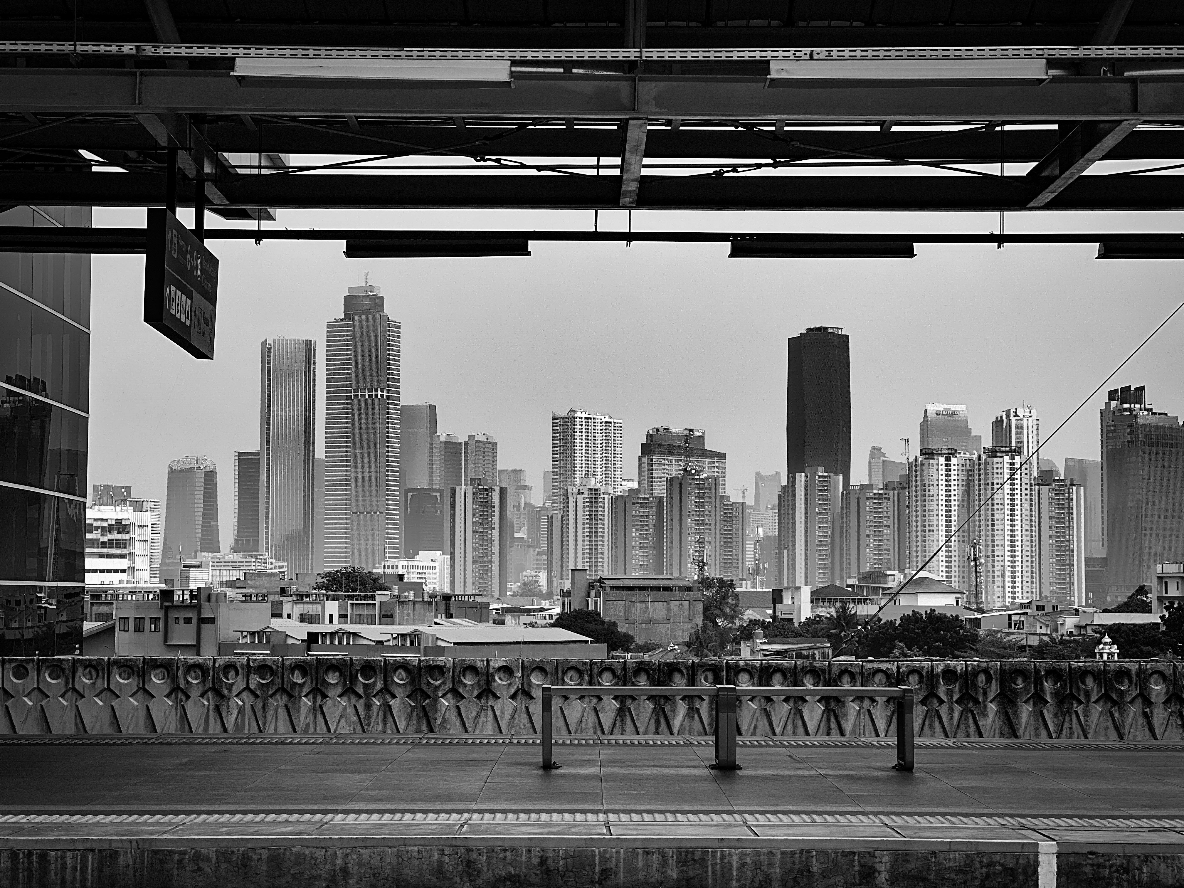 a black and white photo of a city skyline