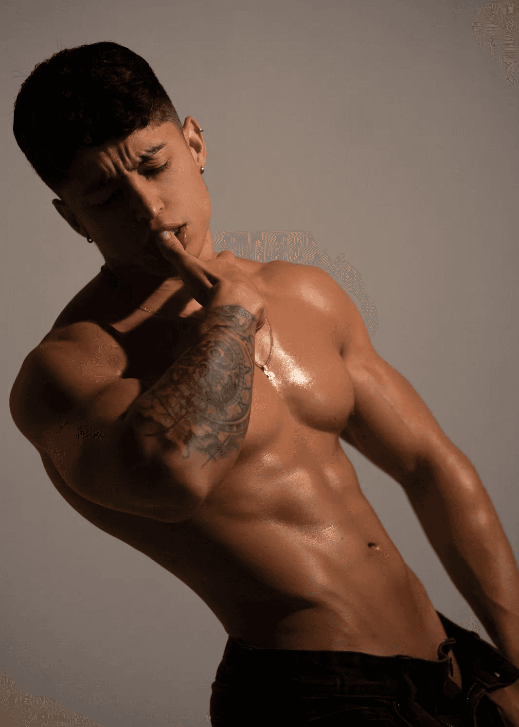 Modelo Alexander West - The Webcam Company