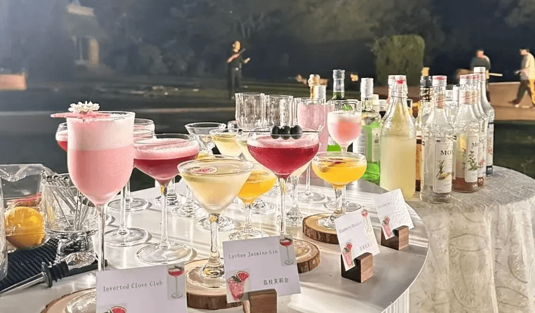 戶外派對流動酒吧提供多款精緻手工雞尾酒，適合屋苑會所活動及私人聚會餐飲服務。