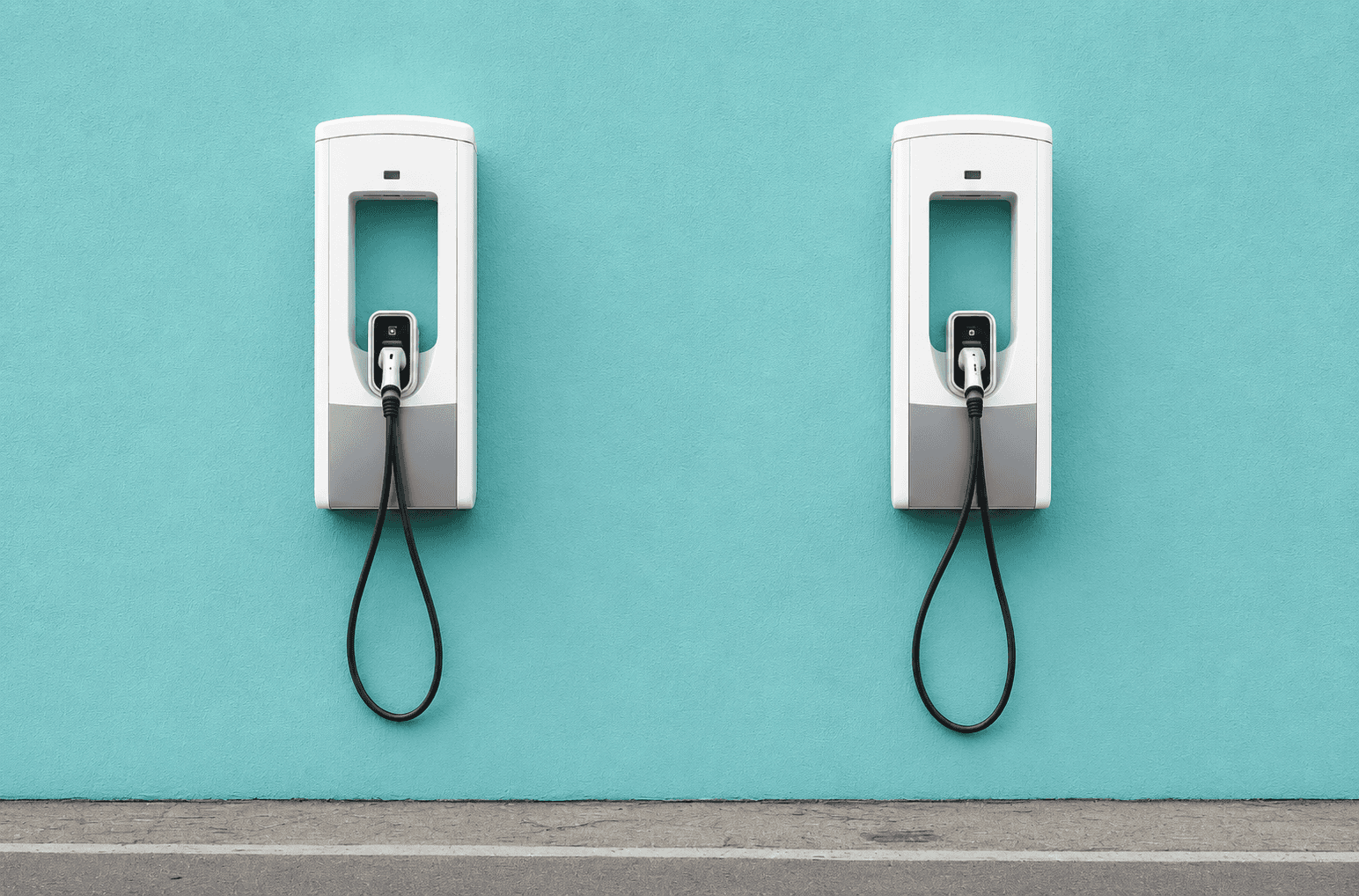 illustration2 bornes de recharge sur fond bleu