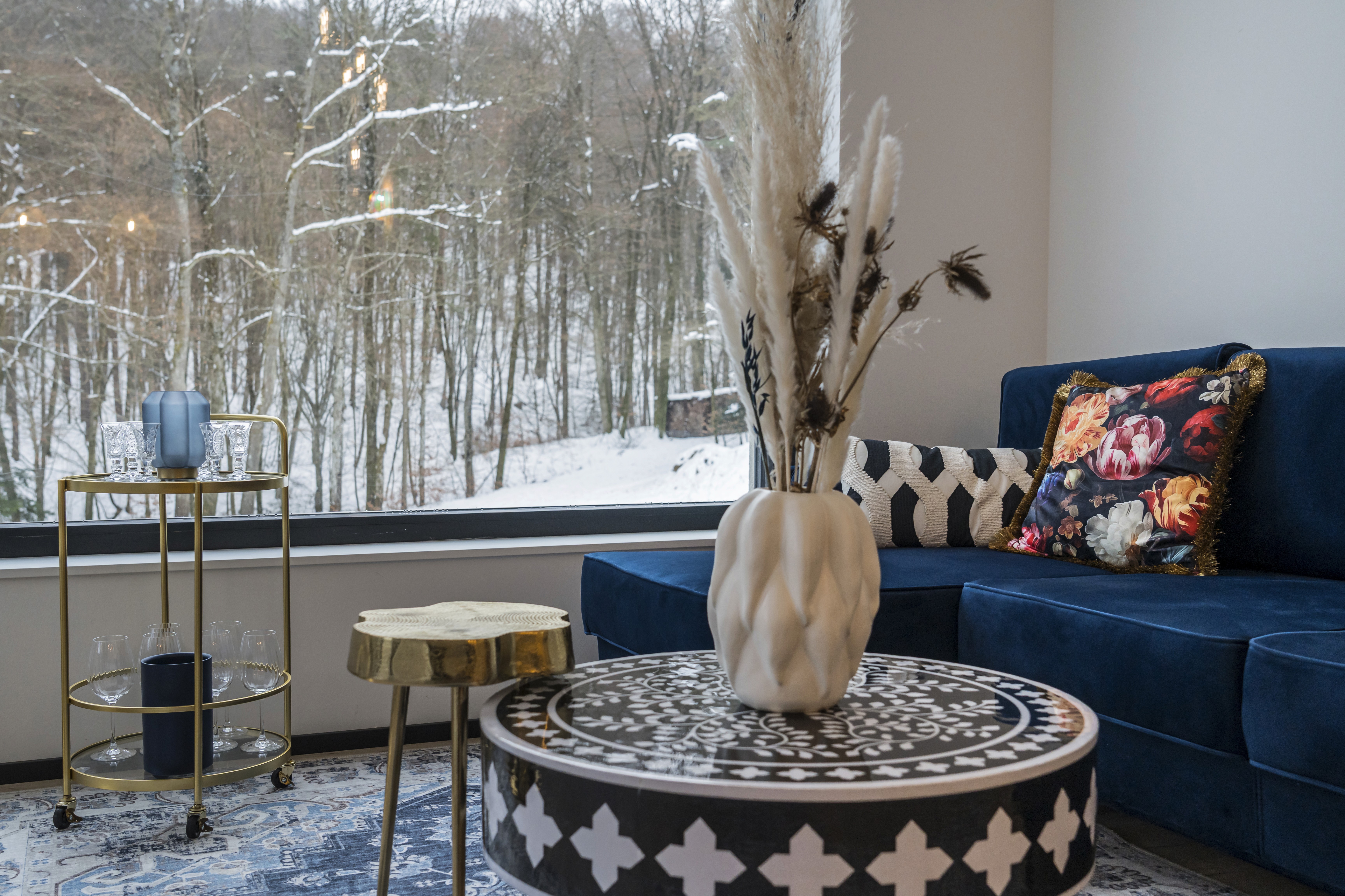 nfinity pool blending into the ocean view, minimalist sun loungers in soft neutral fabric, curved architecture