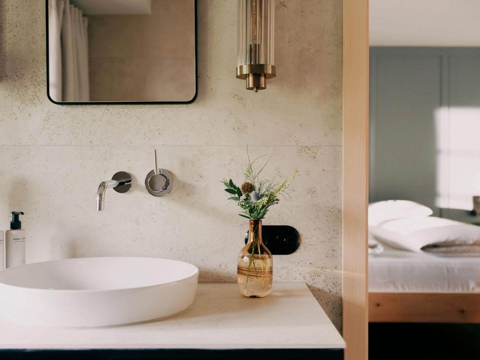 Stilvolles Badezimmer im Hotel Hirschen Schwarzenberg