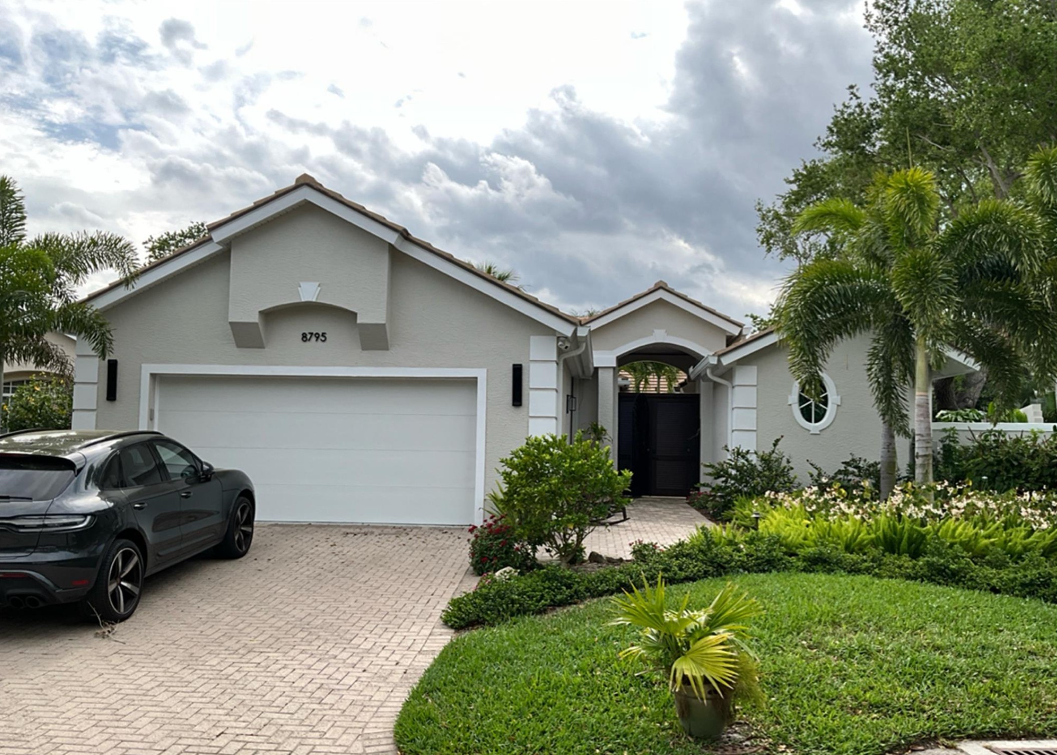 2000 New Roof Construction in Sea Oaks Lakeview Estates, Vero Beach with Entegra Broomswept Flat Tile in Sand