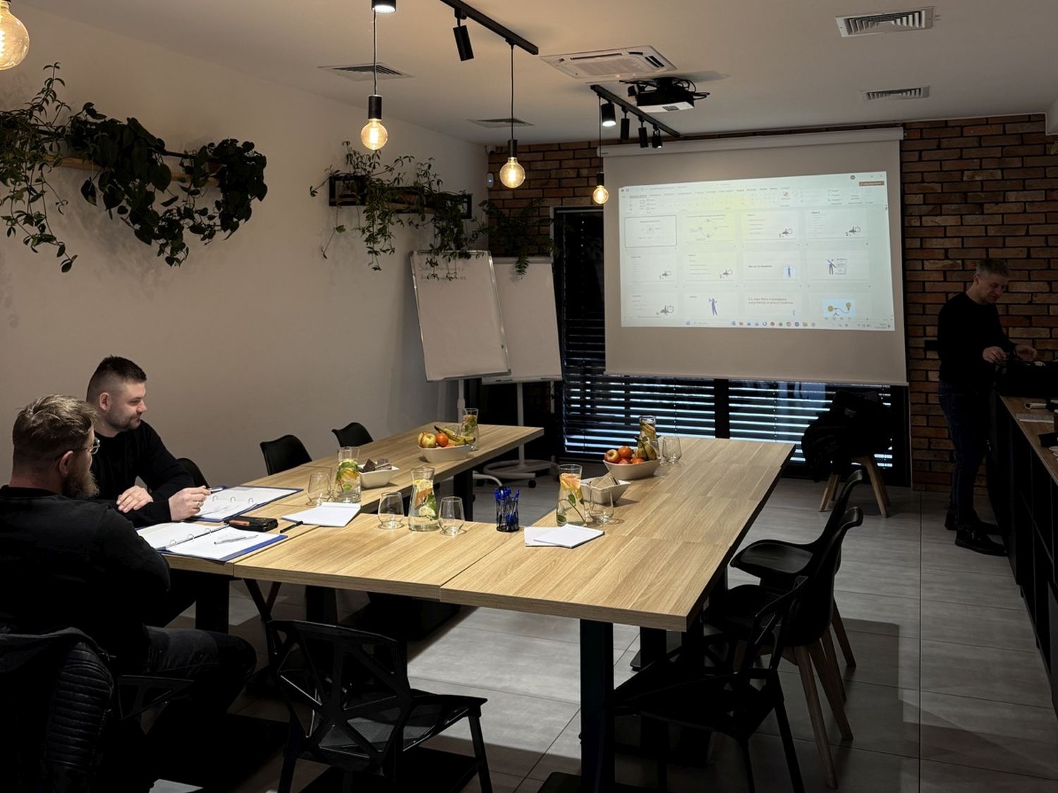 Szkolenie firmowe w kameralnej sali pod Poznaniem