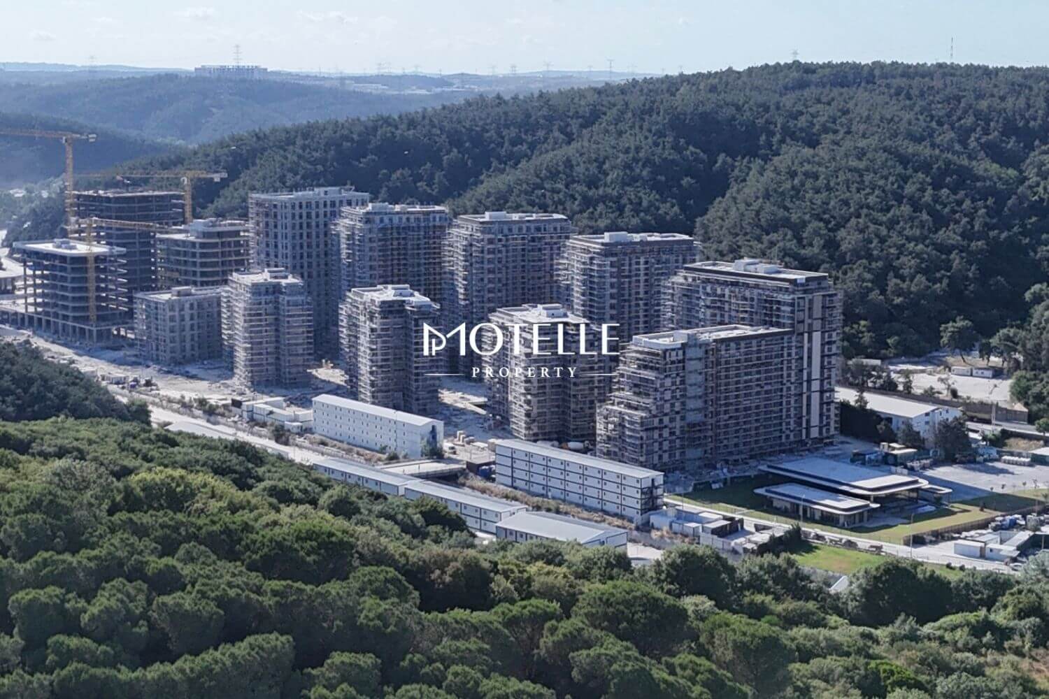 Outdoor swimming pool at Maslak Koru luxury project in Istanbul