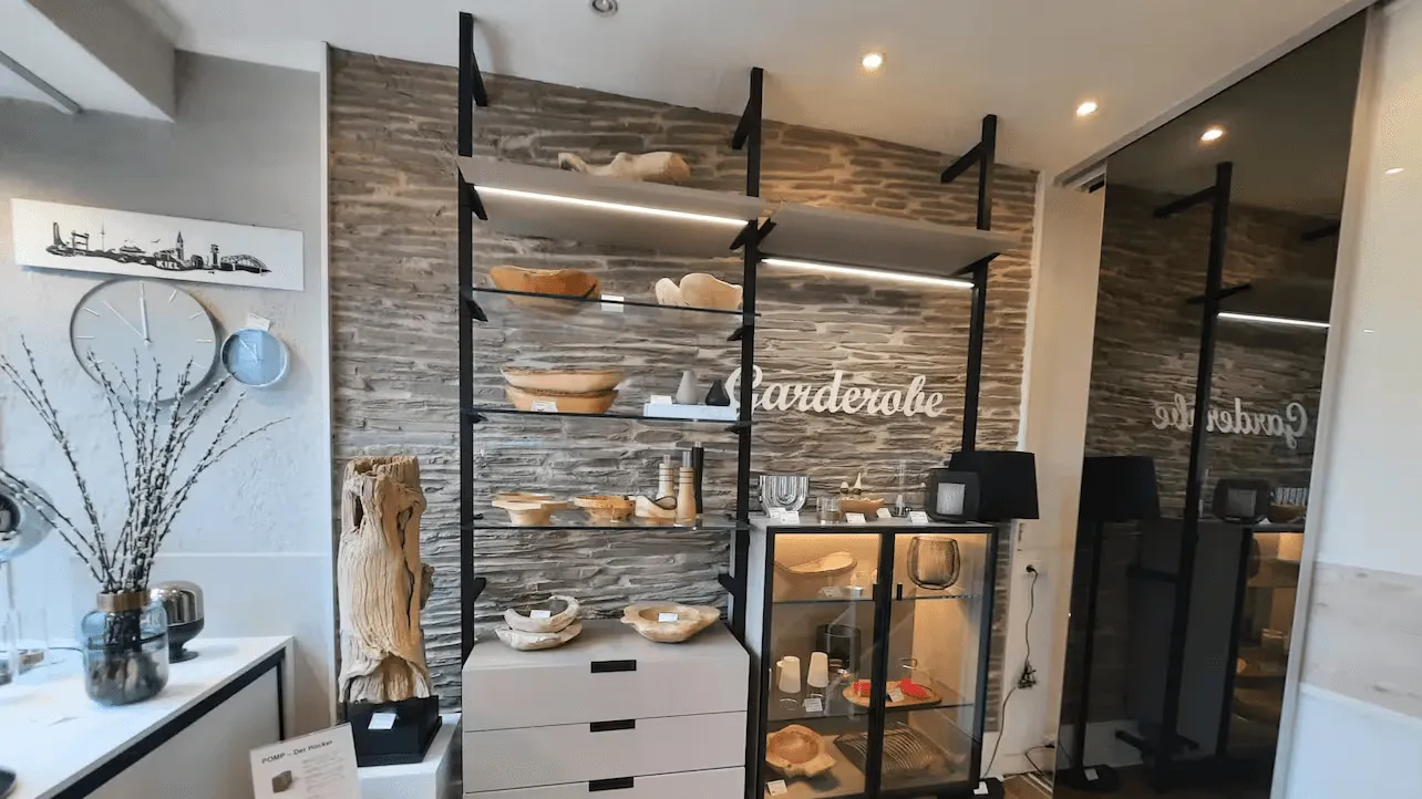 picture of our showroom, presenting different materials, colors and styles in general for our customers.