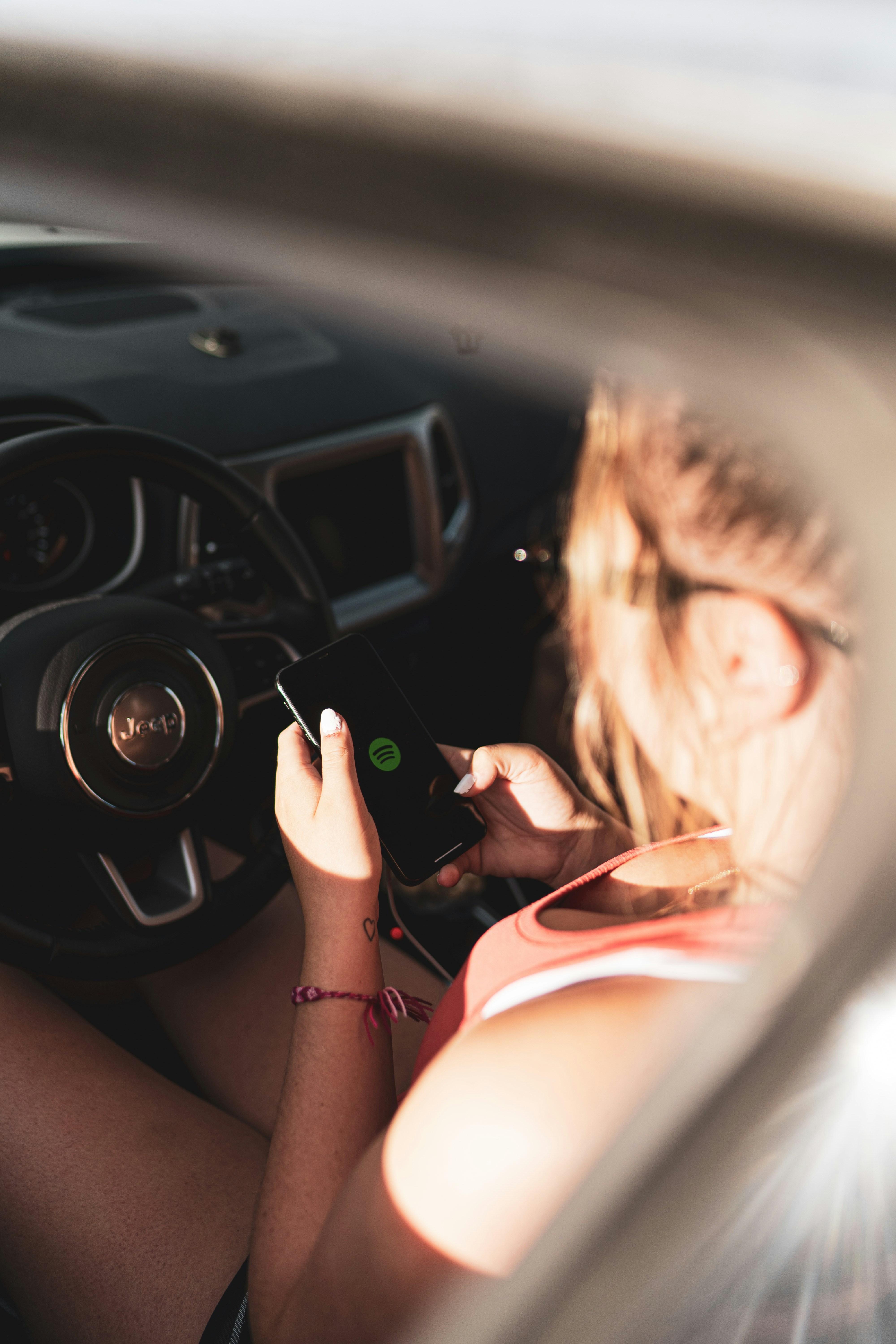 girl listening music 