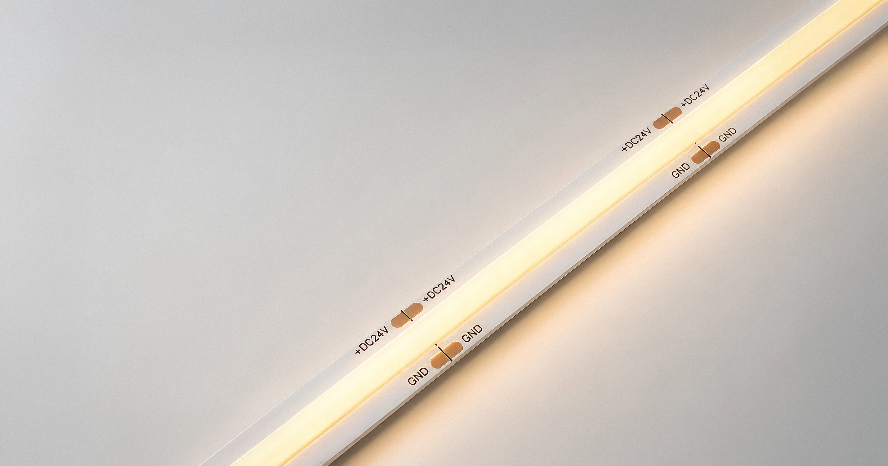 Taśma LED COB 8 mm 24 V emitująca jednolitą linię światła