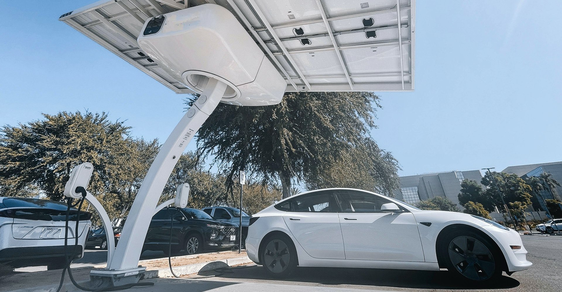 Hybrid solar systems for business efficiency growth