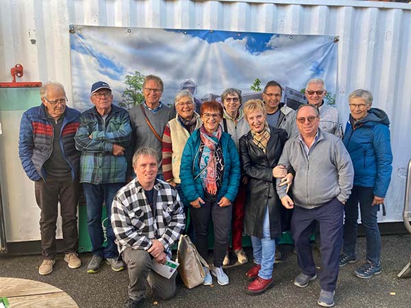 Groupe de visiteurs posant à la fin de la visite de l'Expo Digger.