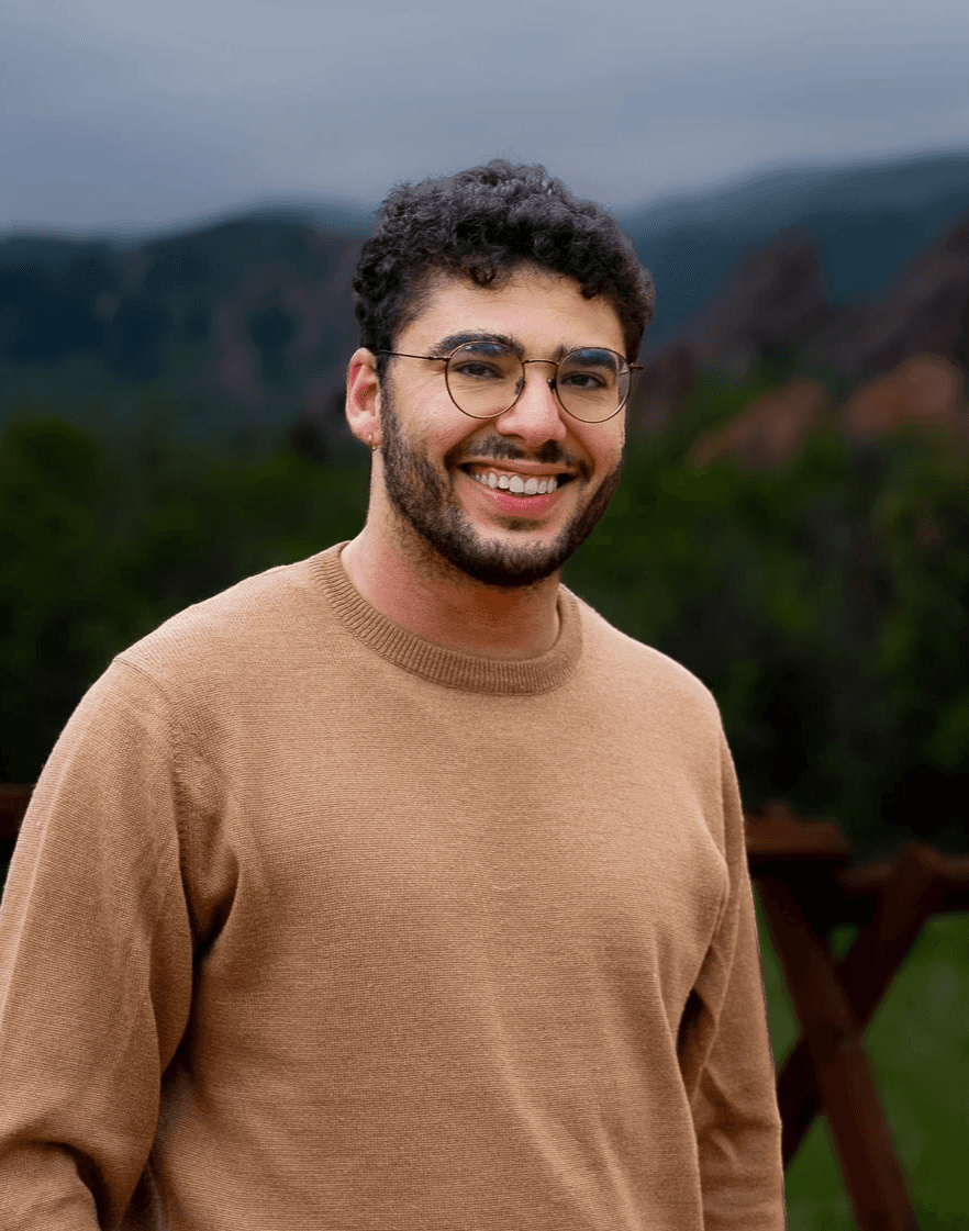 Portrait of Youssef Benkirane - Owner of Growth WIth Flow