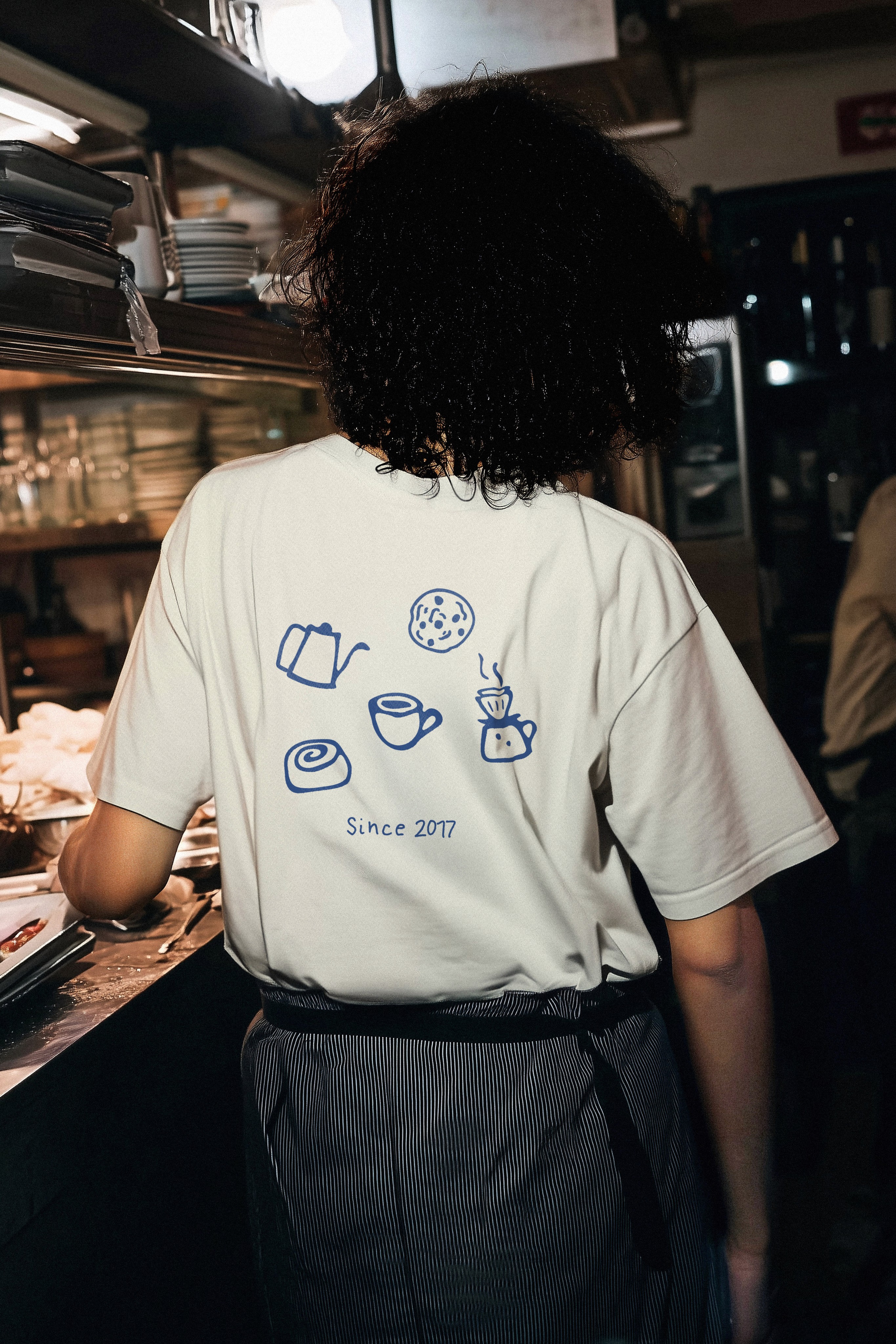 Camiseta com doodles da Urbano