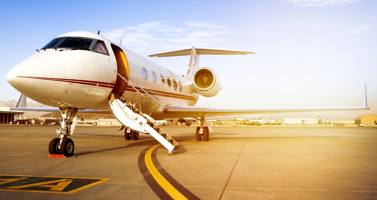 Jet privado en pista