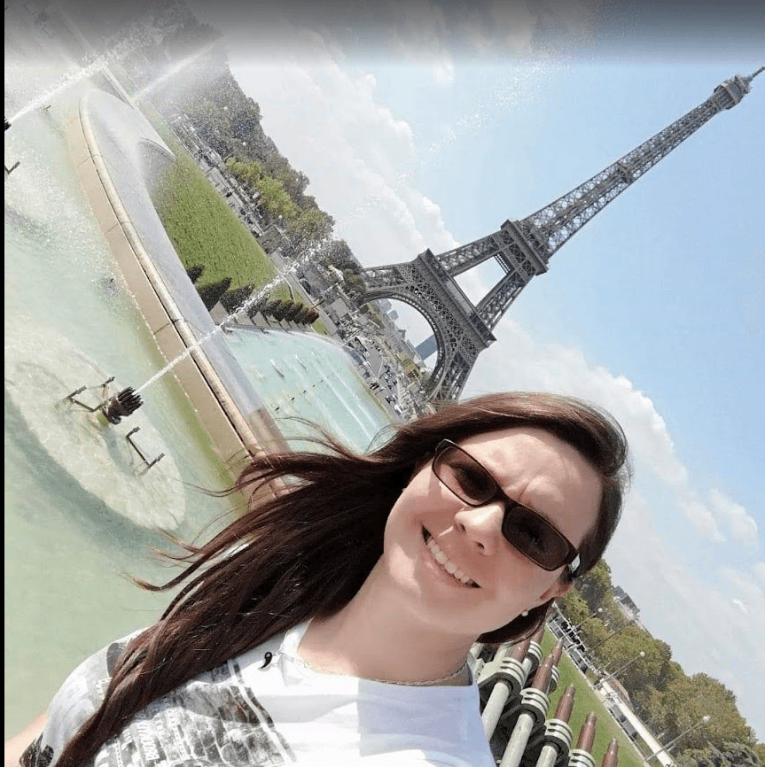 shallow focus photography of woman outdoor during day