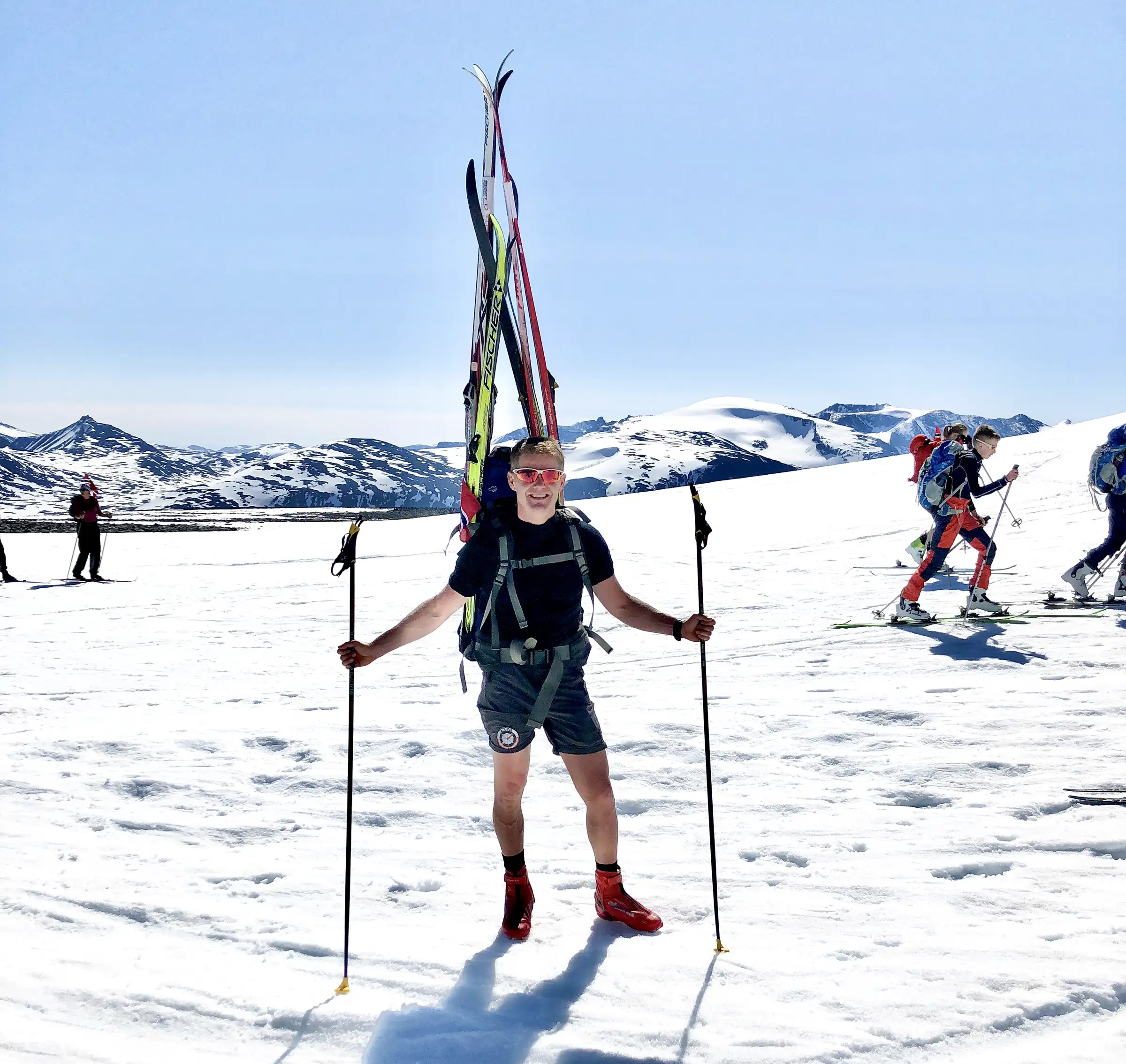 Noen til fots og noen på ski - fritt valg | Galdhøpiggen med Expa Travel
