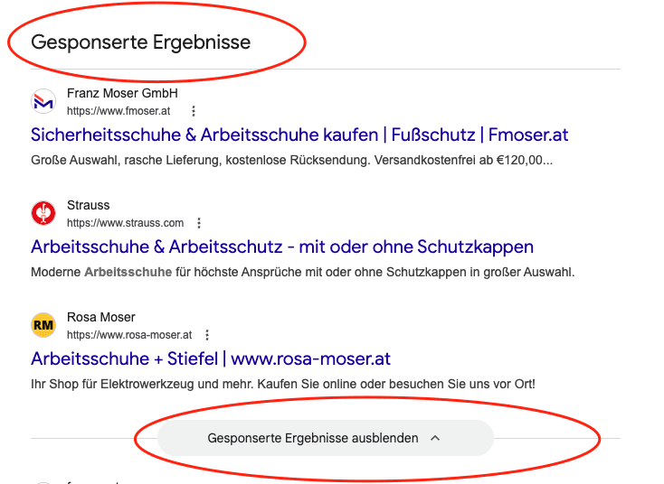 Google-Suchergebnisse mit Label ‚Sponsored results‘ und Button ‚Hide sponsored results