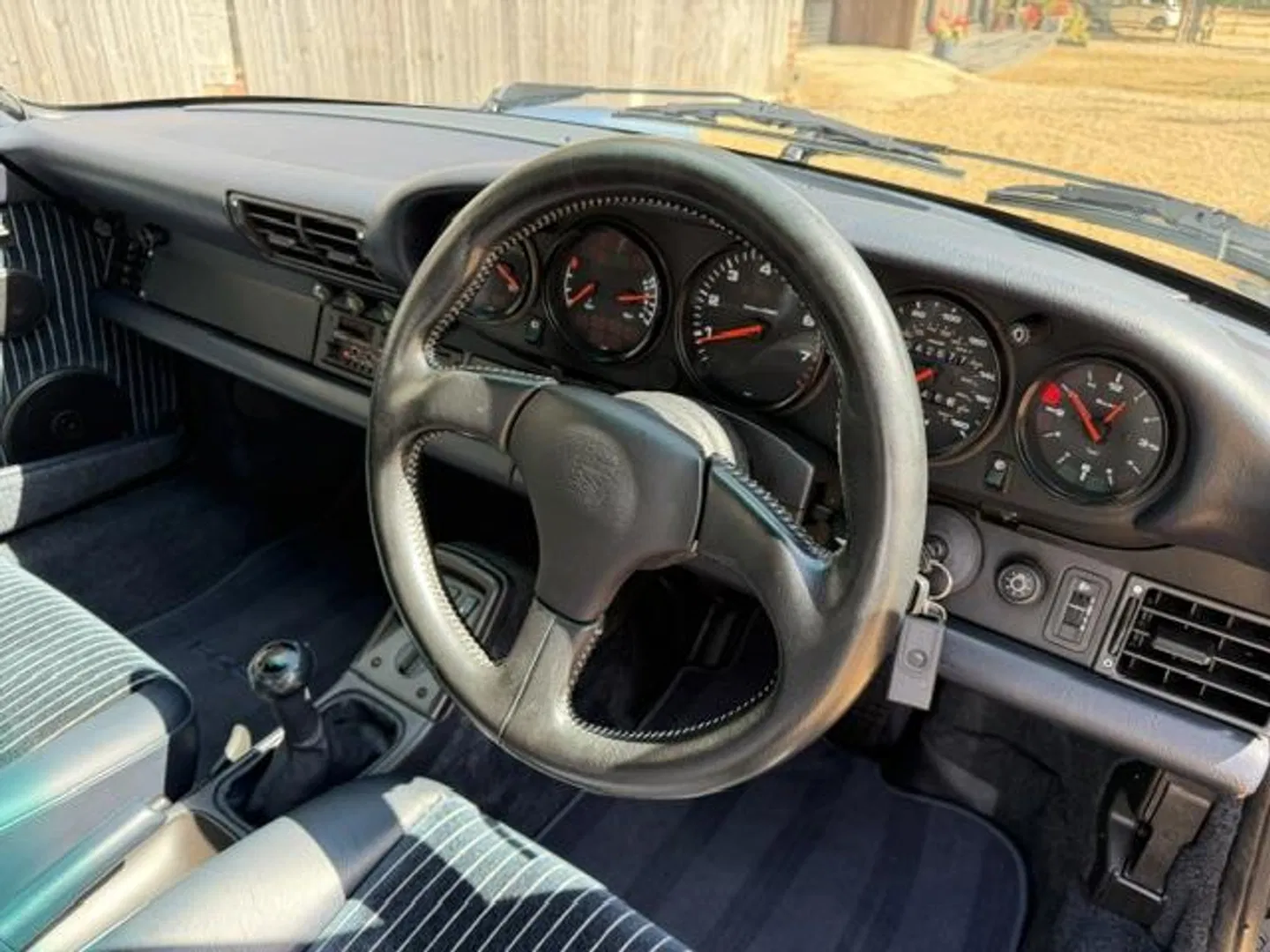 Right-hand drive 964 dashboard, steering wheel and five-dial instrument cluster