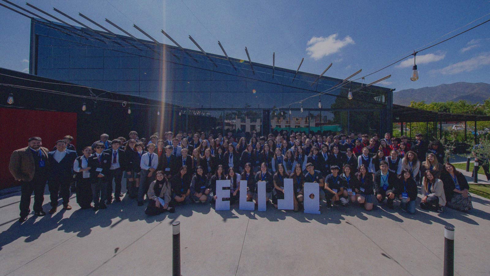 Foto de más de 150 escolares de la Región de O'Higgins que participaron en la cuarta edición del Encuentro de Líderes Jóvenes (ELIJO) organizado por IdeaPaís. 