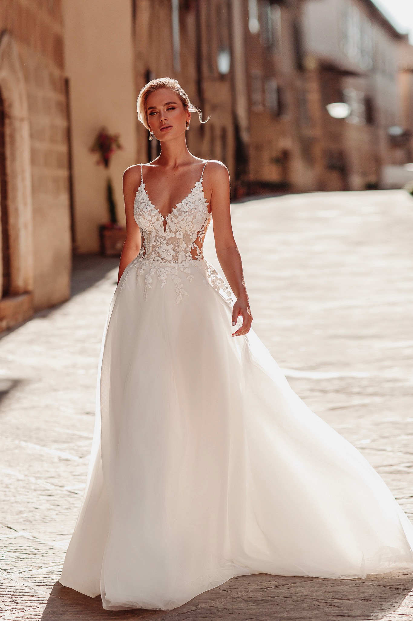 Brautkleid für Strandhochzeit ohne schwere Schleppe