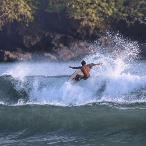 Surfer riding a wave with skill and precision – surfboard rental in playa-venao