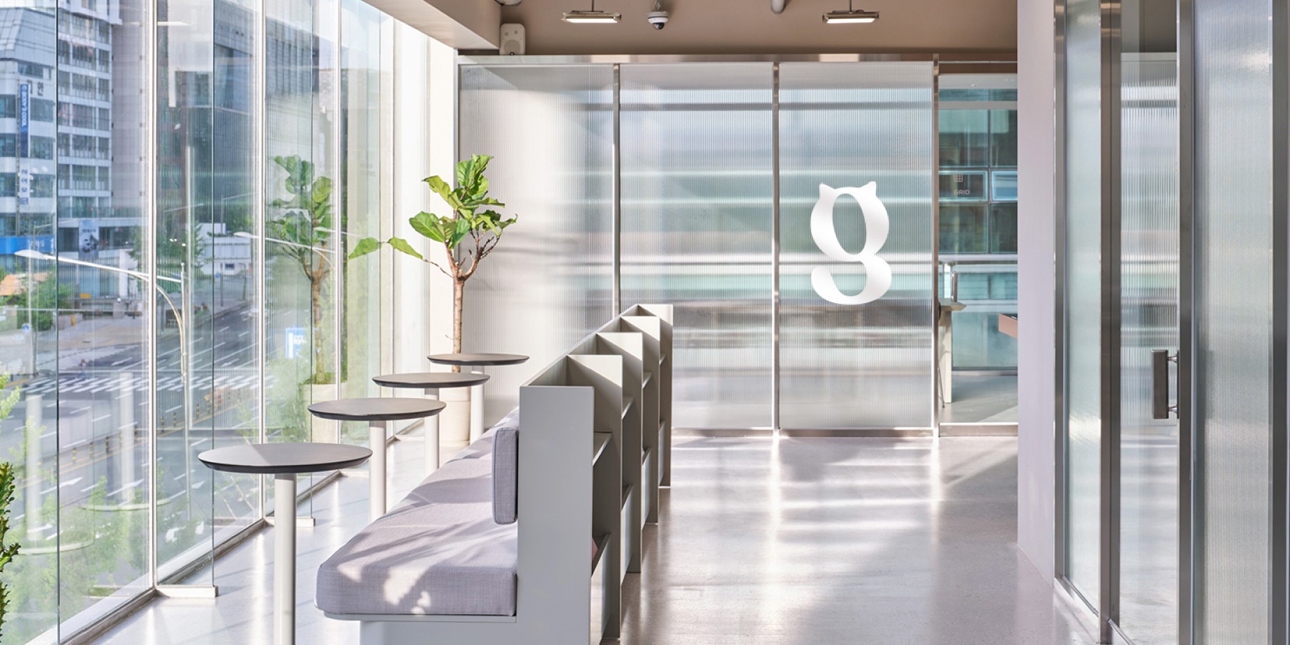 Icon system supporting consistent brand communication