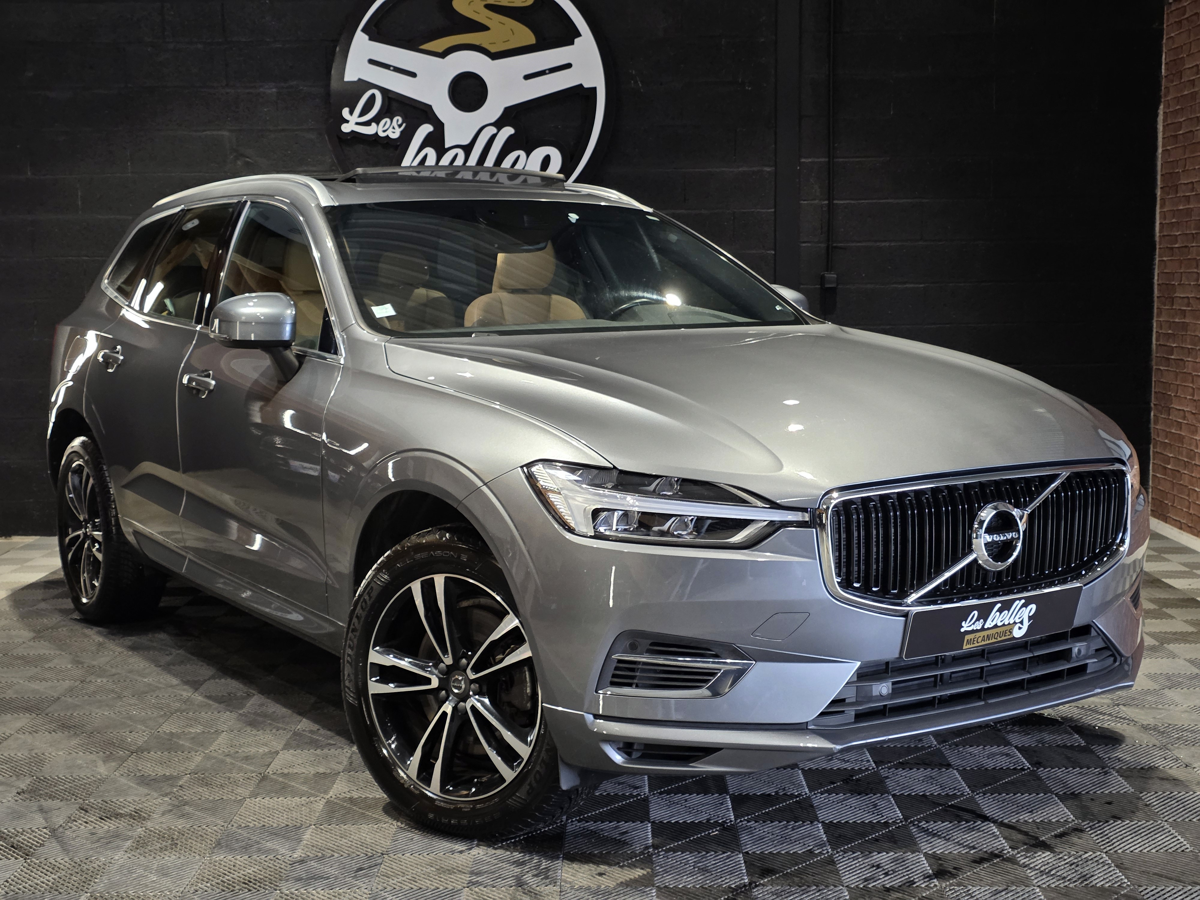 Volvo XC60 gris Pebble Grey en vente chez Les Belles Mécaniques, concessionnaire véhicules premium à Bordeaux