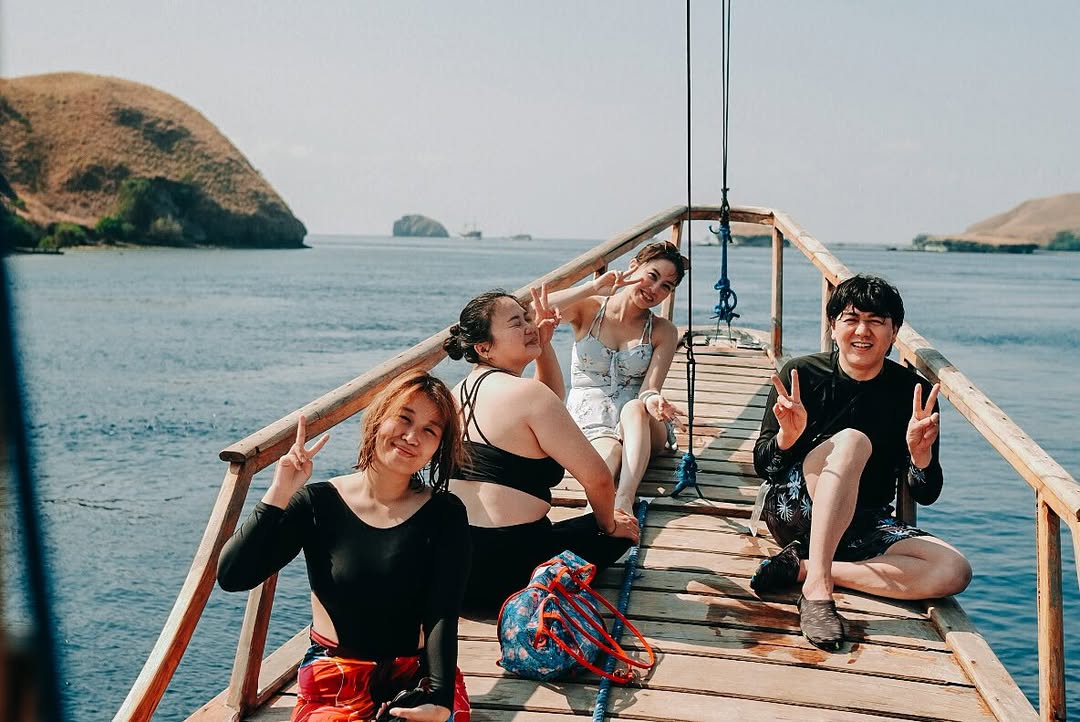 Reconnect with loved ones through a peaceful sailing adventure in Flores