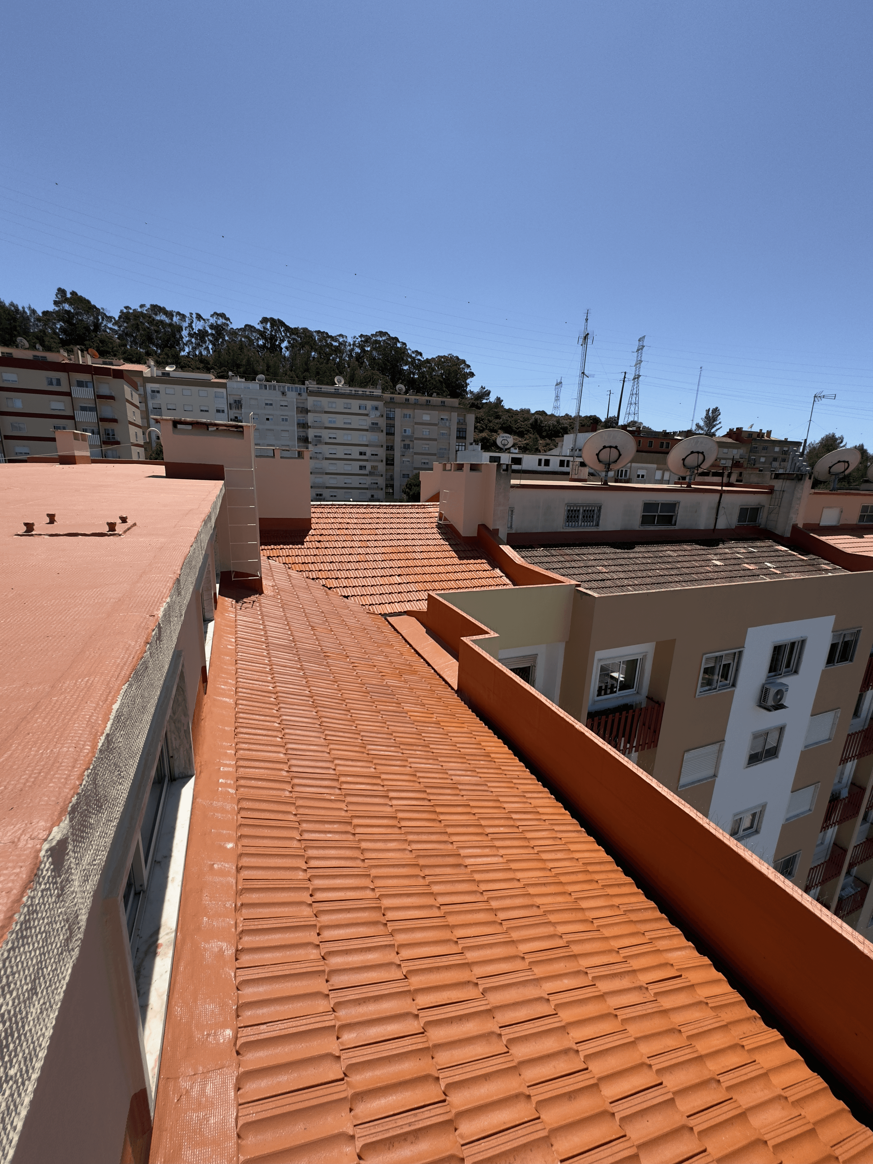 Reabilitação de telhado de prédio na Amadora pela Visual Up