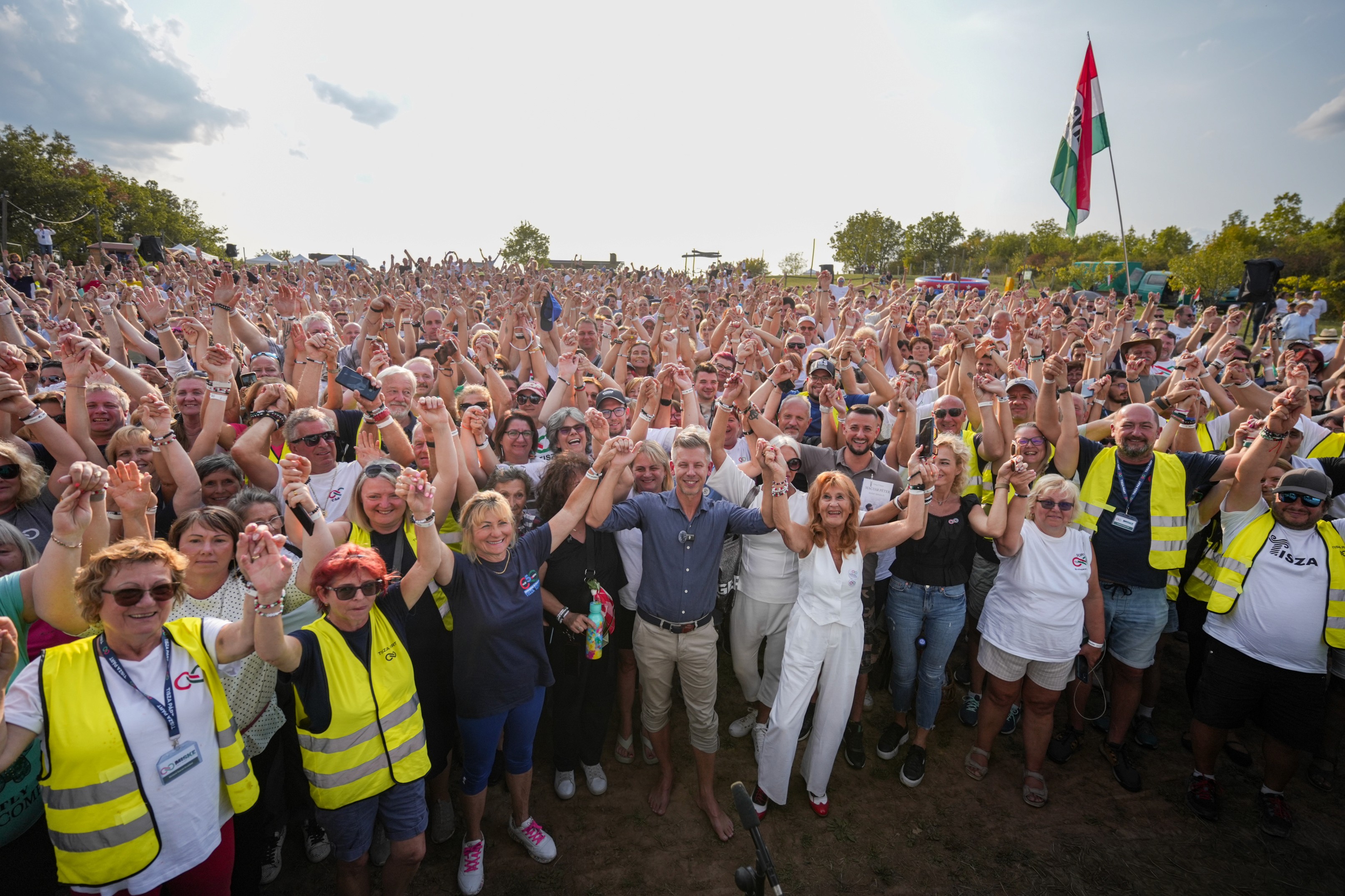 Nem pénzből, hanem szívből – így épít közösséget a TISZA a hatalom zsoldosaival szemben