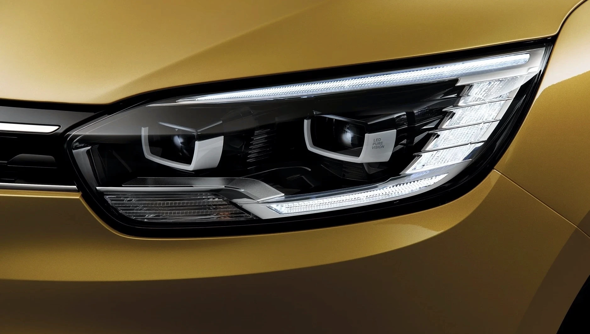 Scenic IV detail light final car