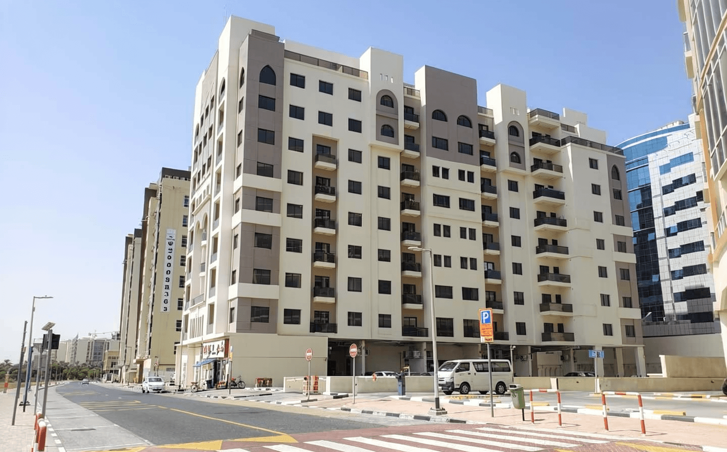 Relaxing community swimming pool at Silicon Gates, an exceptional residential amenity we highly recommend.