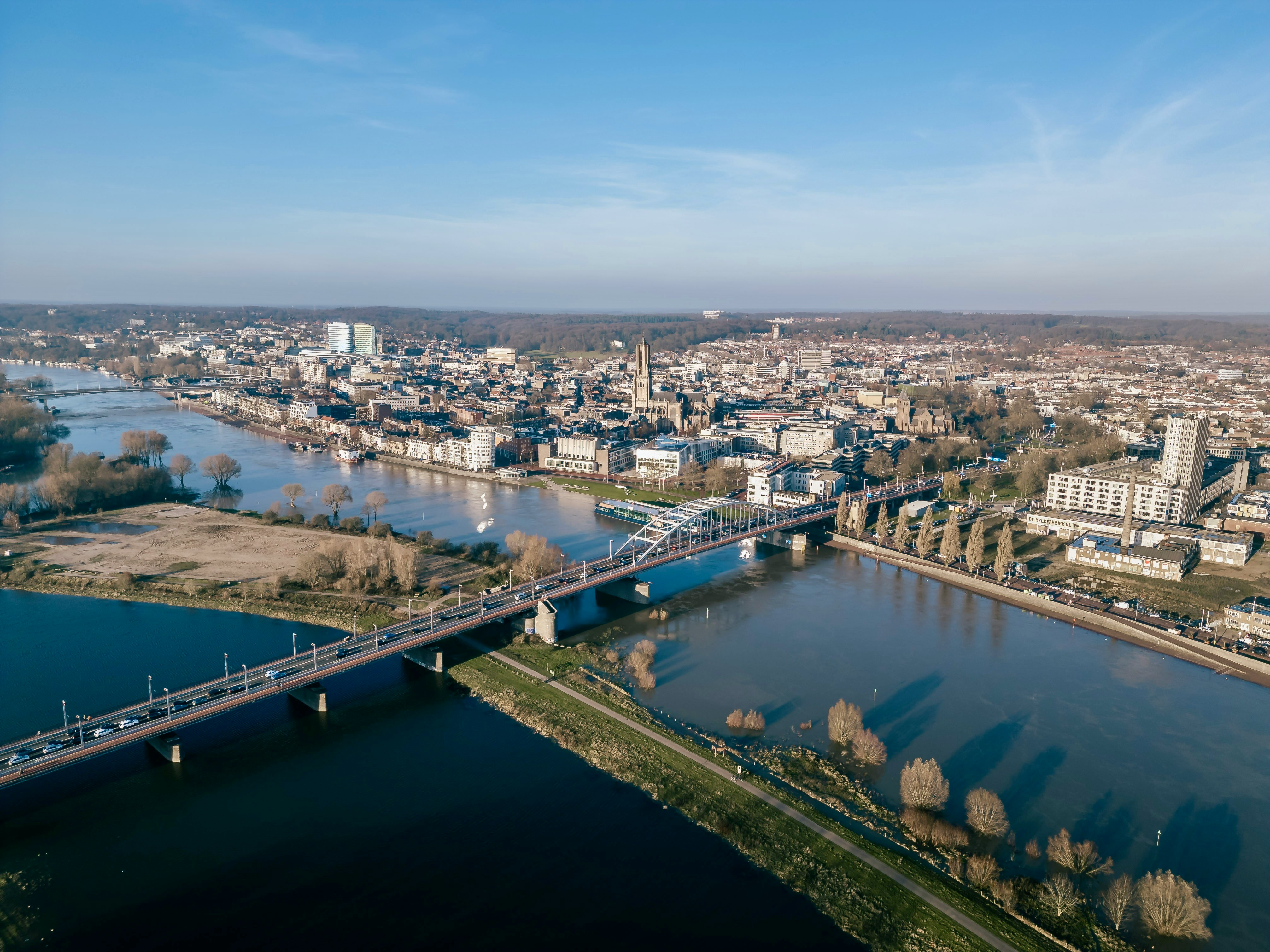 Zoekt u een betrouwbaar verhuisbedrijf in de regio Arnhem of Nijmegen? Verhuisteam Blauw verzorgt uw lokale verhuizing snel, veilig en altijd met persoonlijke zorg.