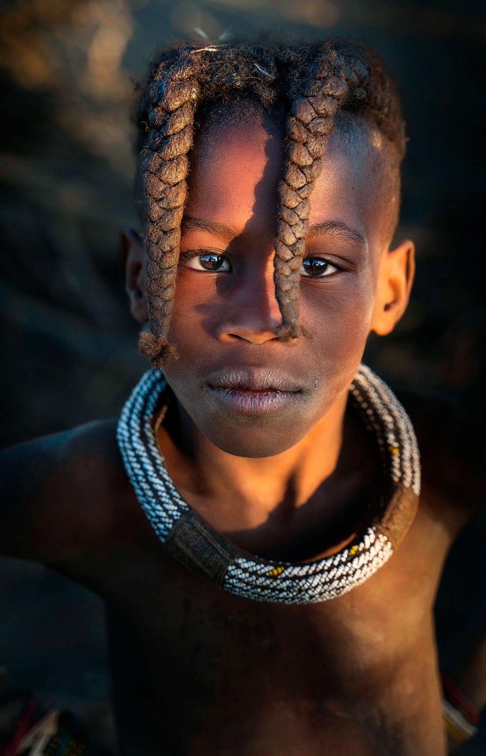 NIño tribu Himba en Namibia