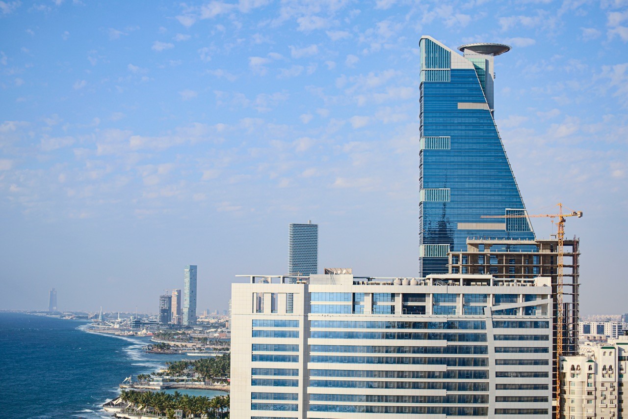 Skyline of Jeddah with a distinctive skyscraper overlooking Jeddah Corniche, symbolizing SAA Law's commitment to providing proactive legal guidance to enhance business operations and drive success.