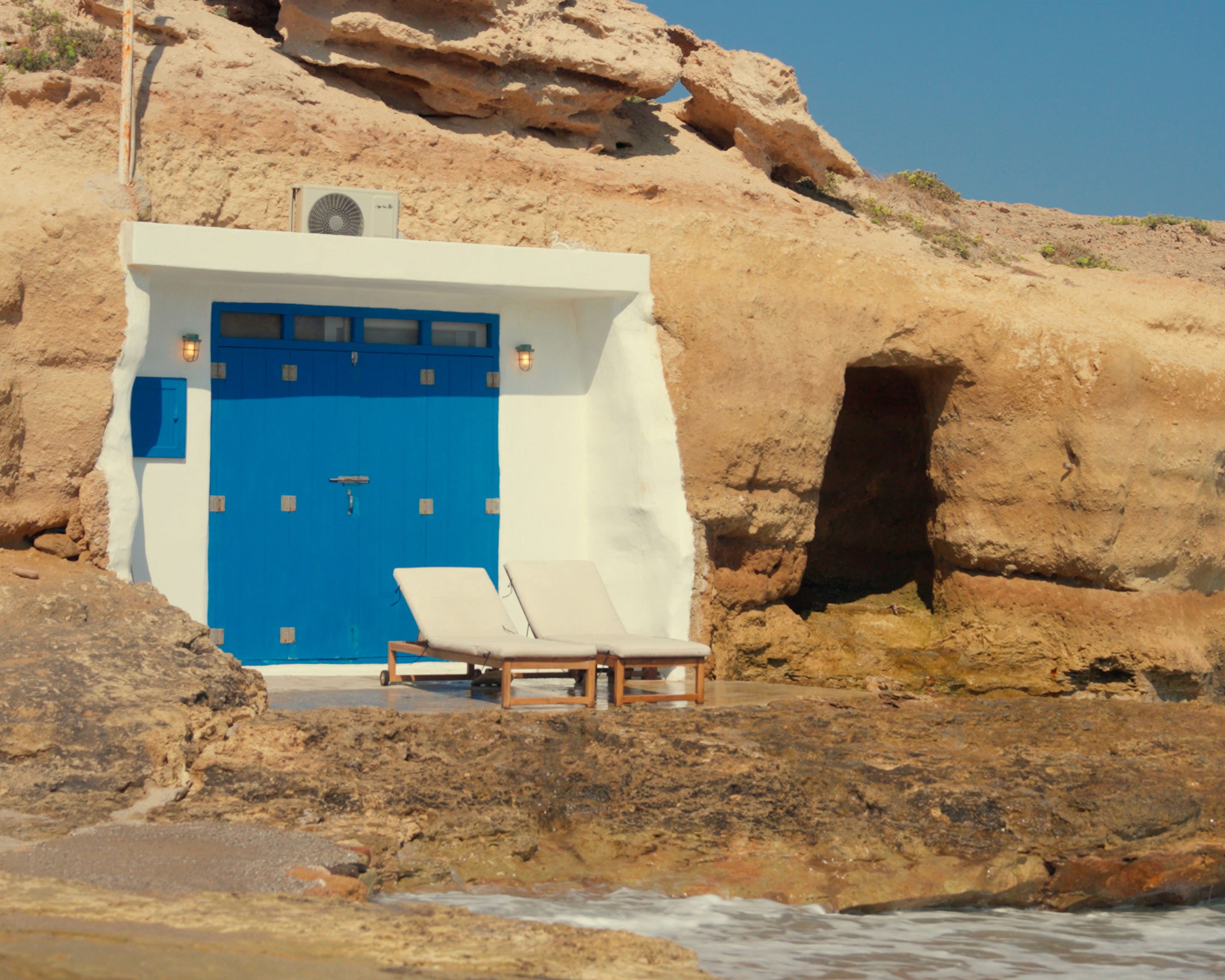 Wide final shot of Thavma Beach House