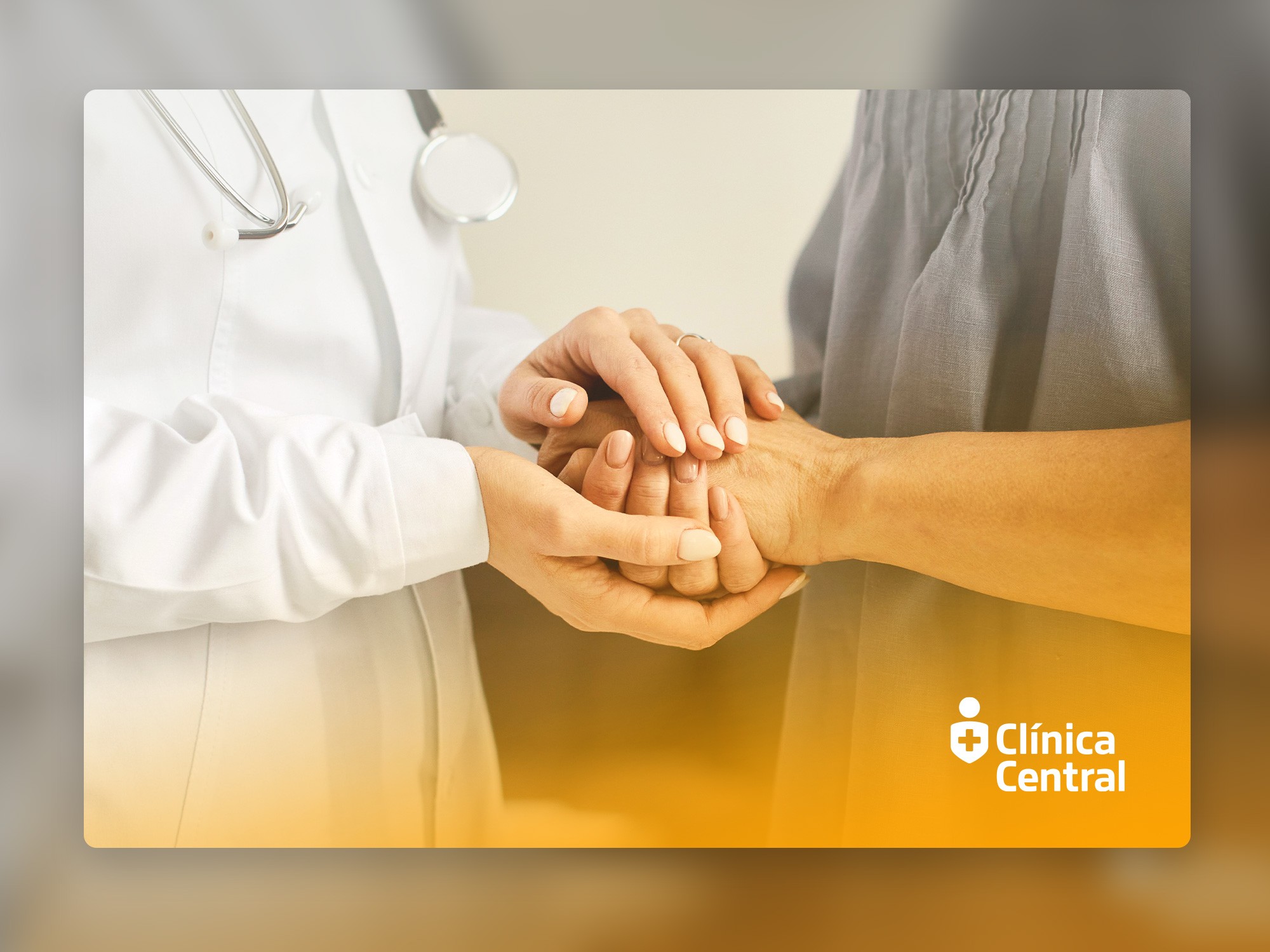 Imagen que muestra un médico sosteniendo las manos de un paciente ilustrando el valor central de Clínica Central: la importancia del acompañamiento y la protección en la medicina humanizada.