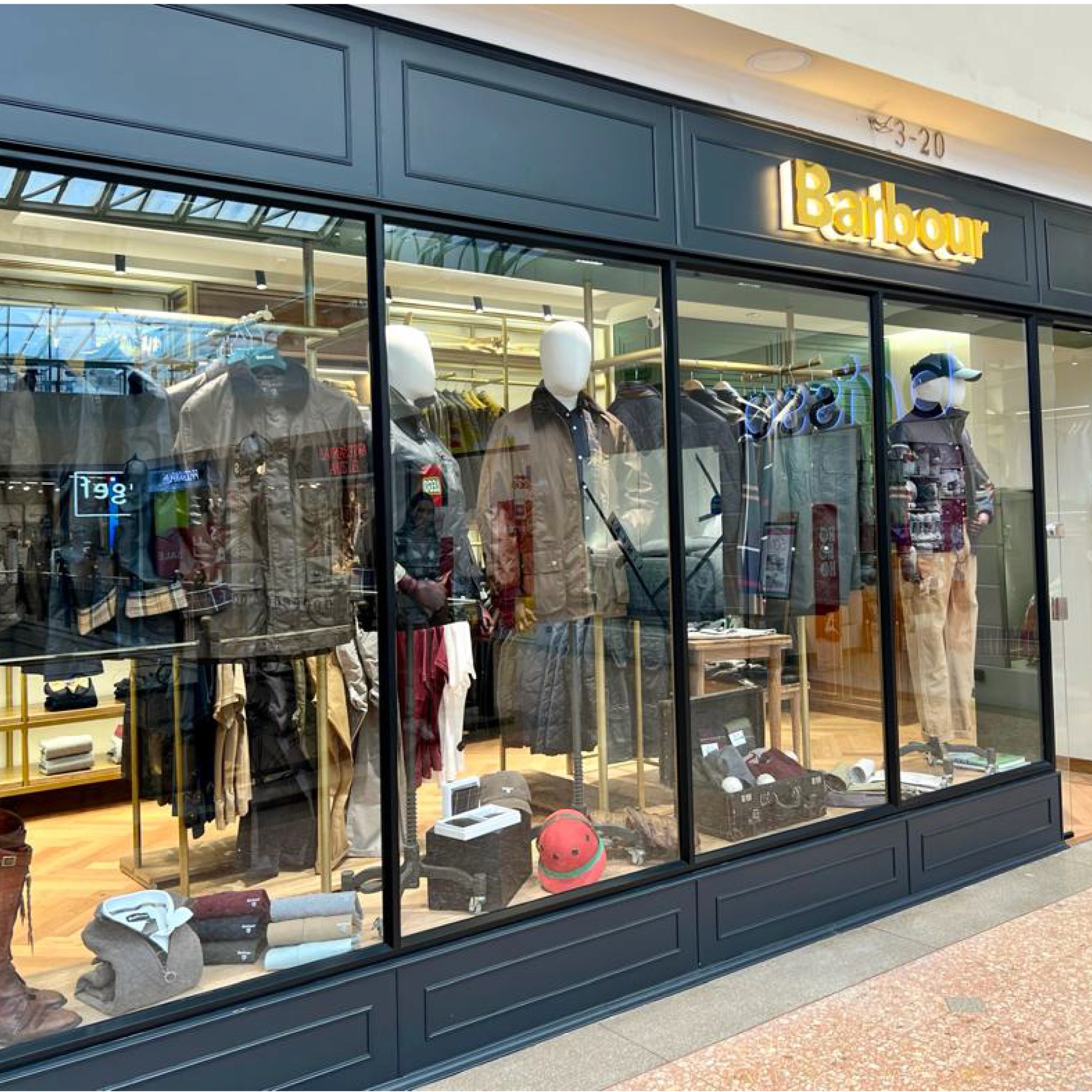 Fachada de la tienda Barbour en el Centro Comercial Andino, Bogotá