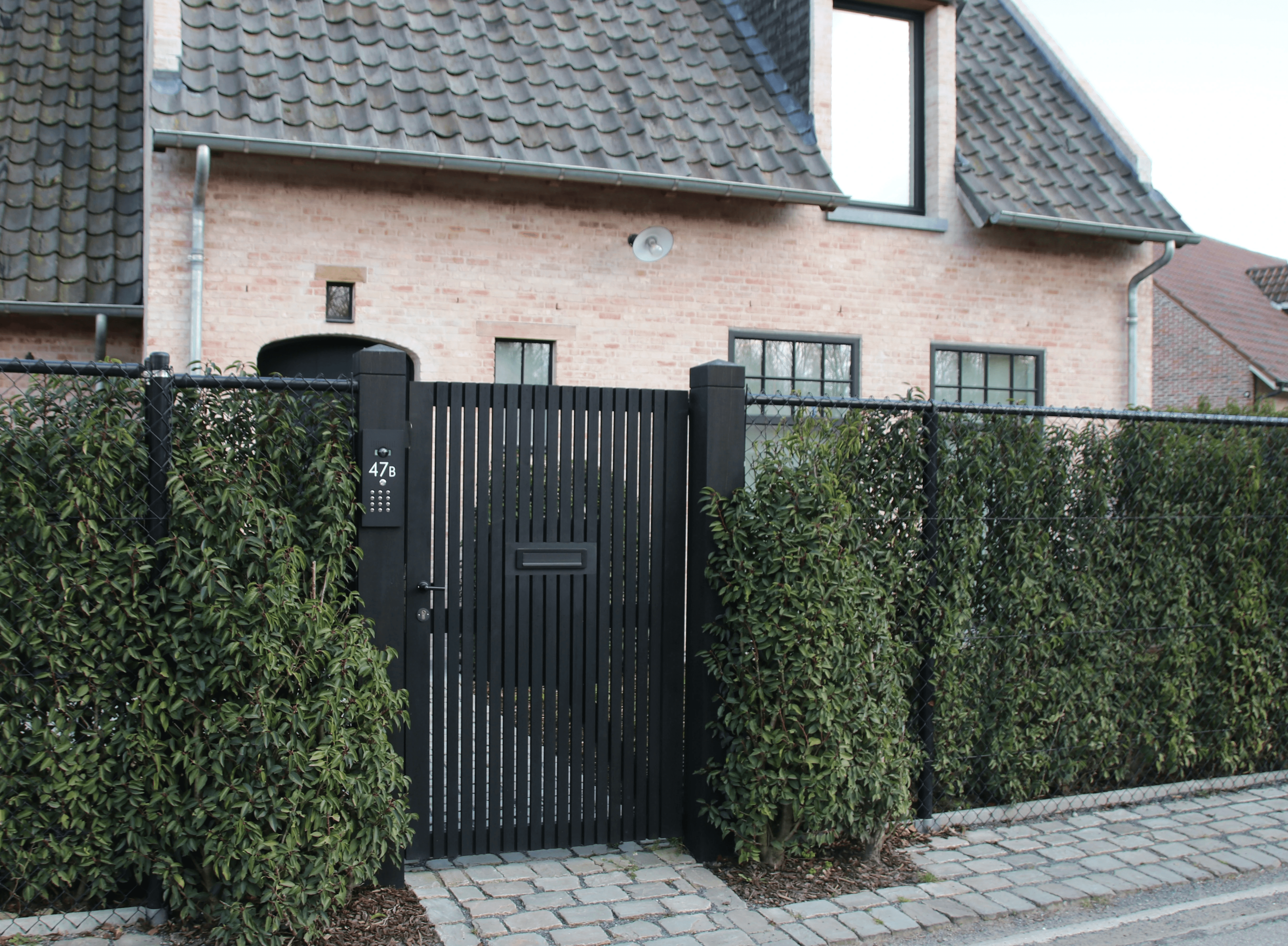 Project I.B.B.E. – custom wooden gate by Out-Standing