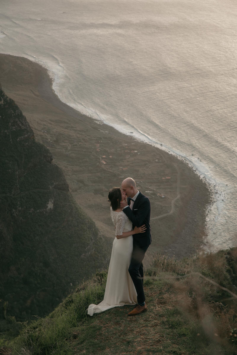 elopement at sunset ponta da Ladeira overlooking atlantic ocean