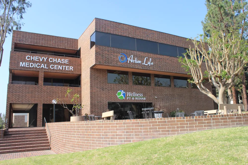 Uni Construction - Tenant Improvement for Active Life - construction - cover