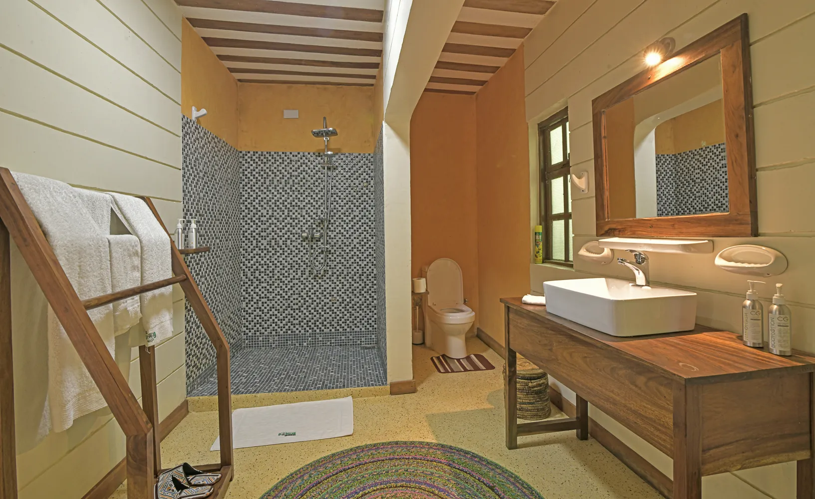 Gorilla mountain lodge, Uganda